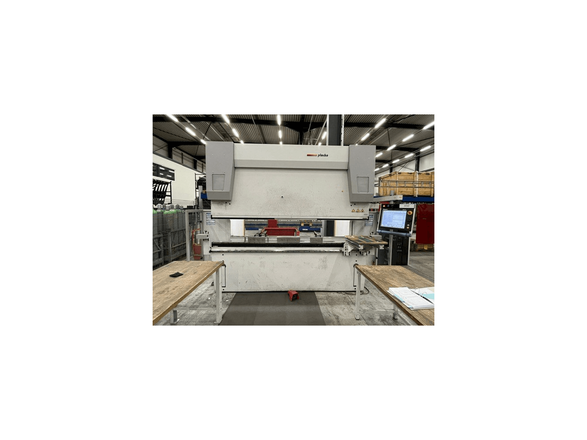 Frontansicht der PLACKE HQPB P595 Maschine