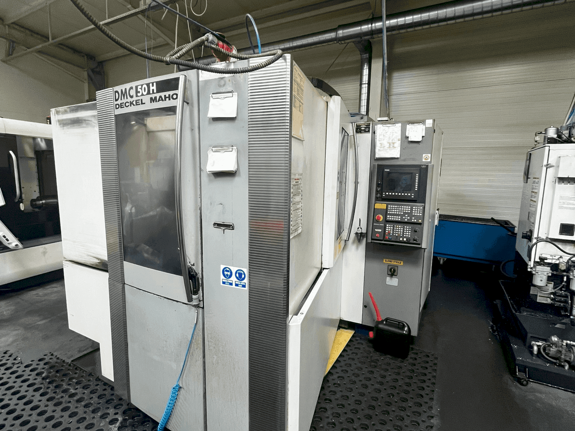 Frontansicht der DECKEL MAHO DMC 50 H Maschine