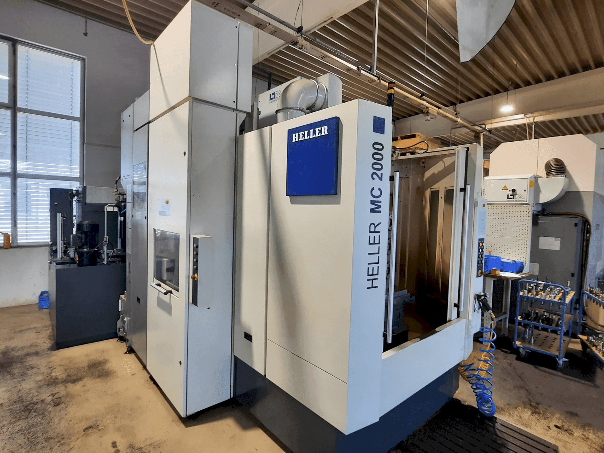 Frontansicht der HELLER MC 2000 Maschine