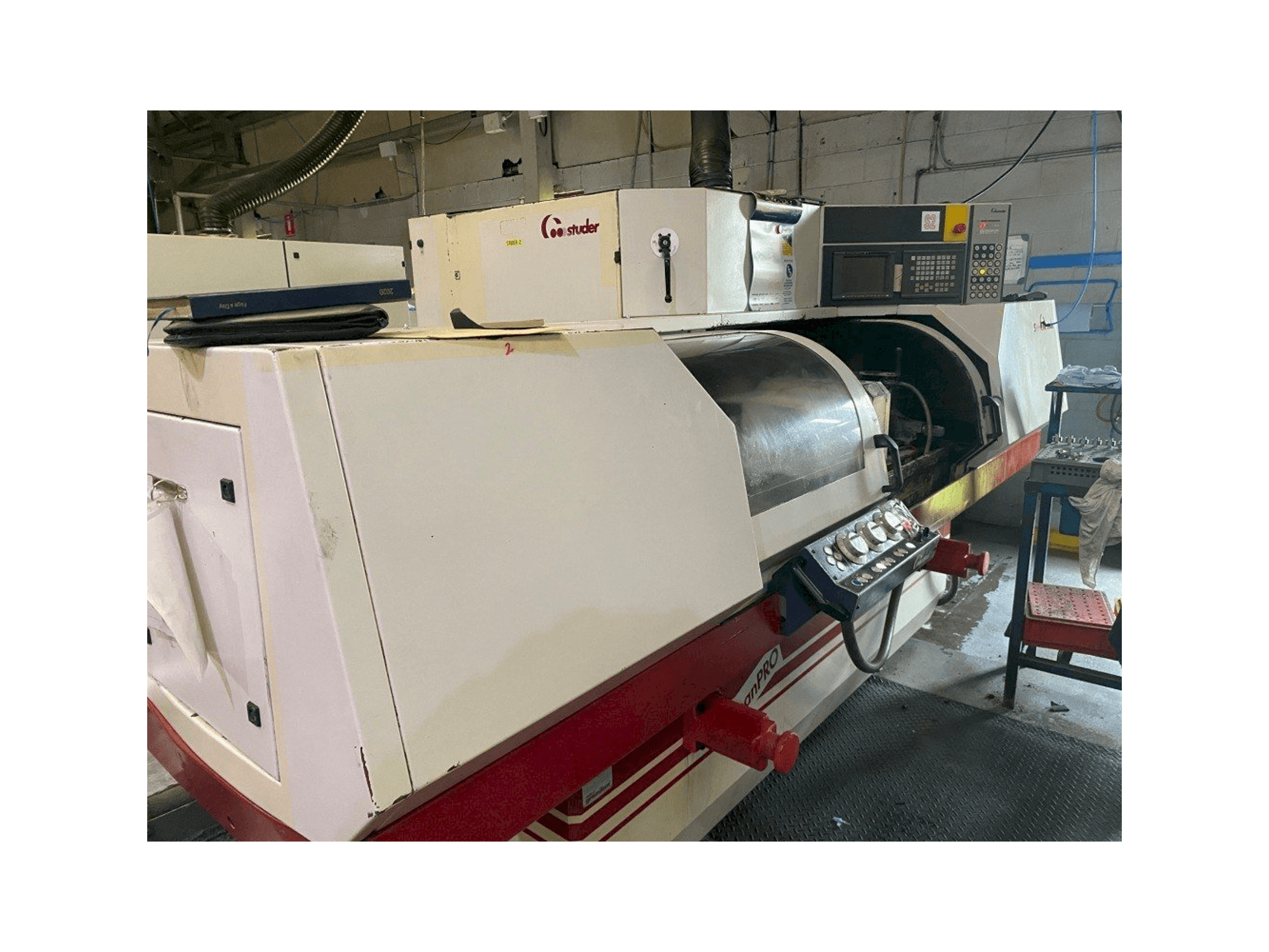 Frontansicht der STUDER S30 lean PRO Maschine