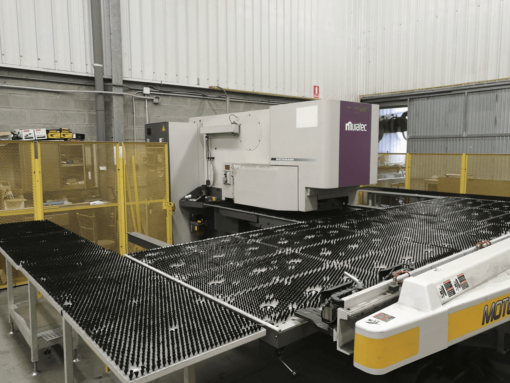 Left view of Murata Wiedemann M-2558-T machine