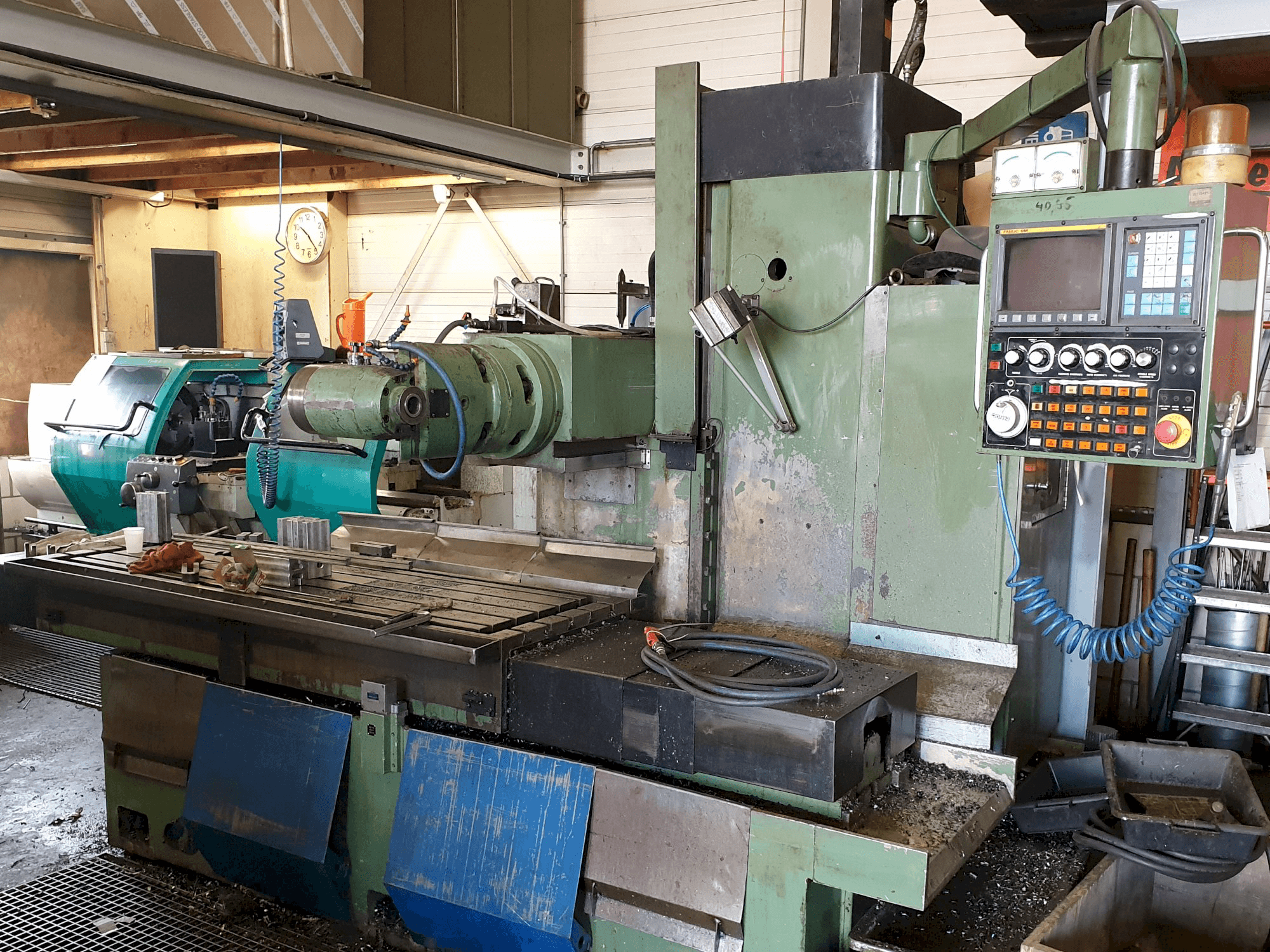 Frontansicht der YCM X 1800 Maschine