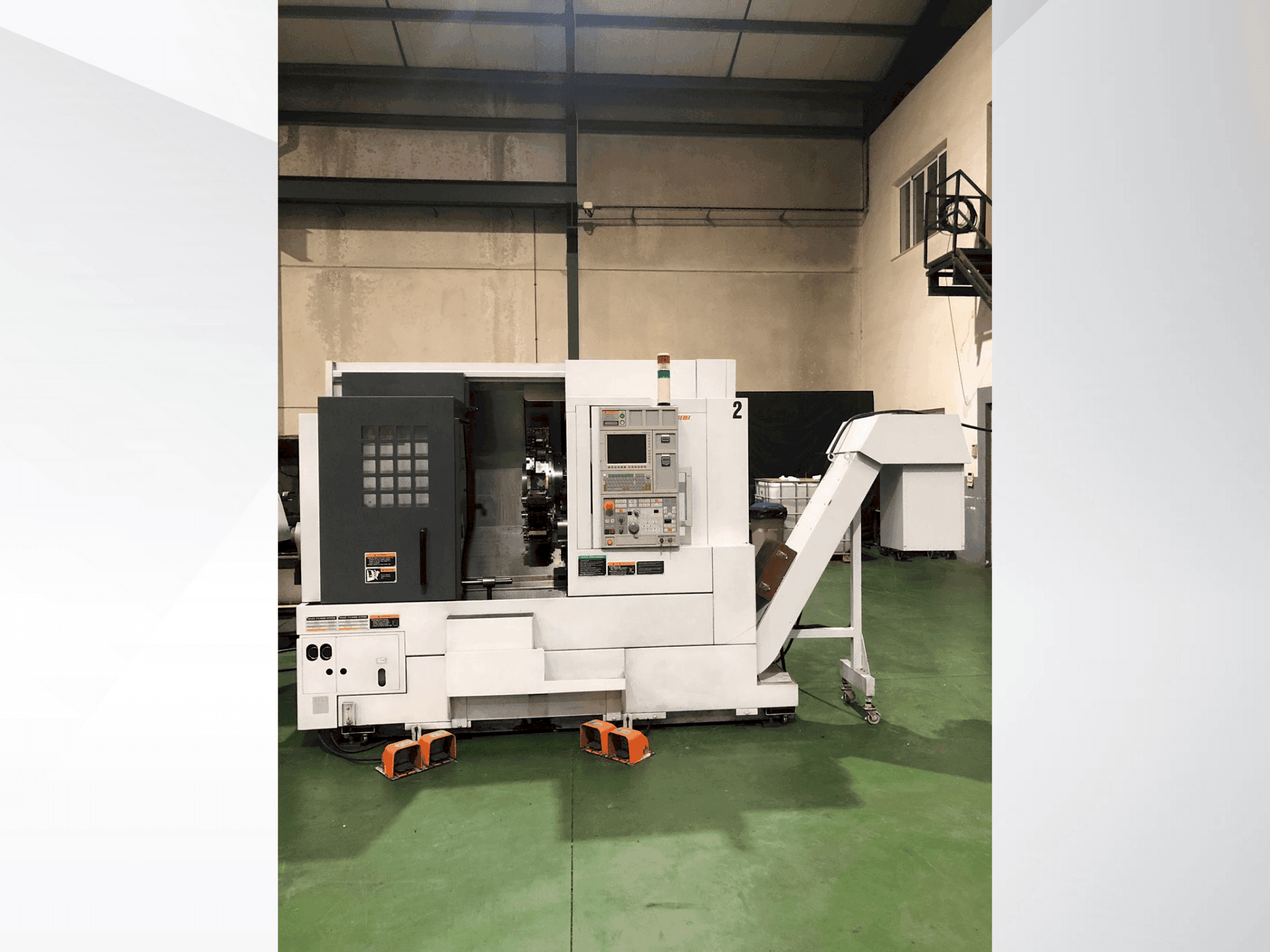 Frontansicht der MORI SEIKI NL2000SY Maschine