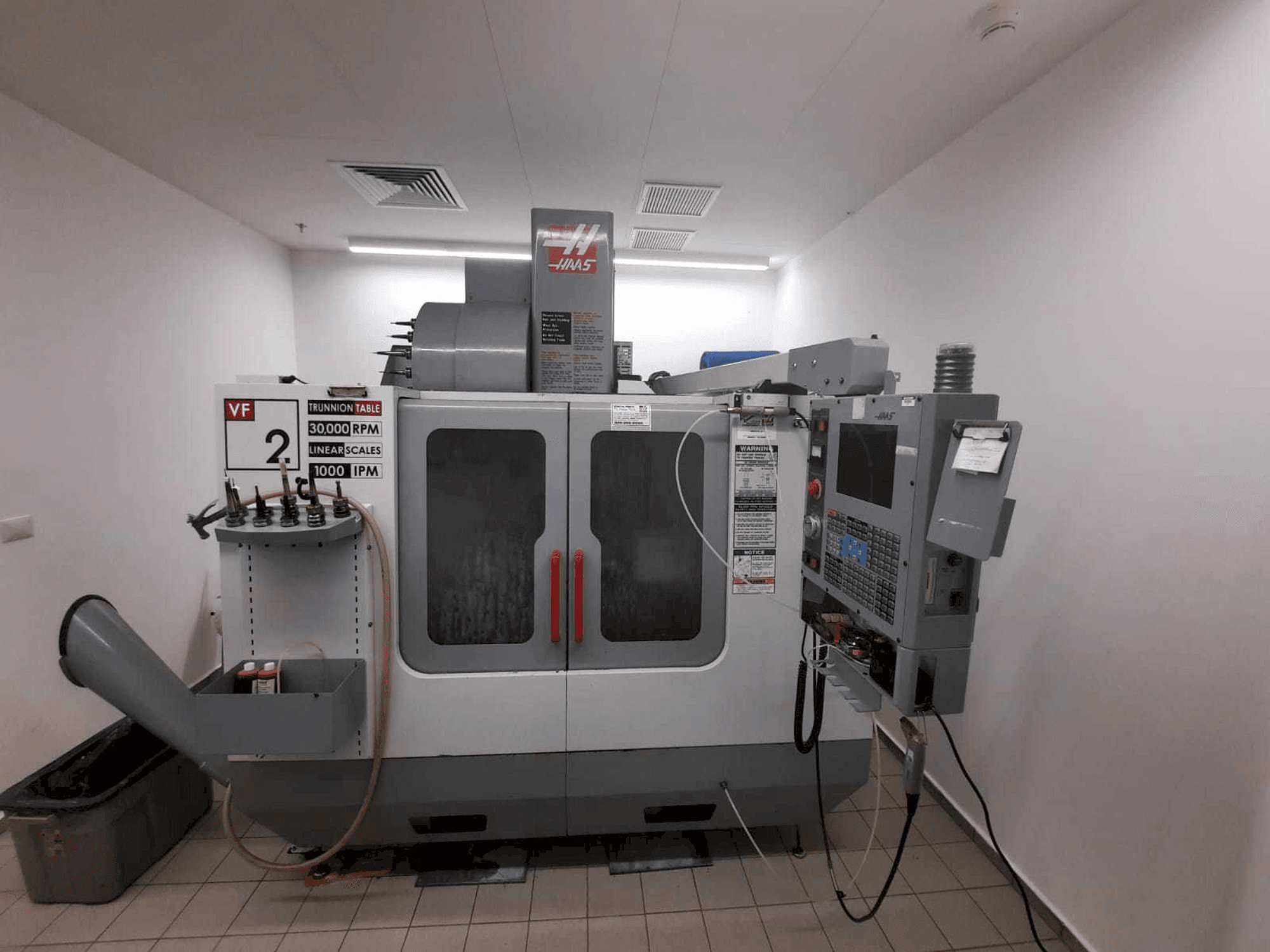 Frontansicht der HAAS VF2 Maschine
