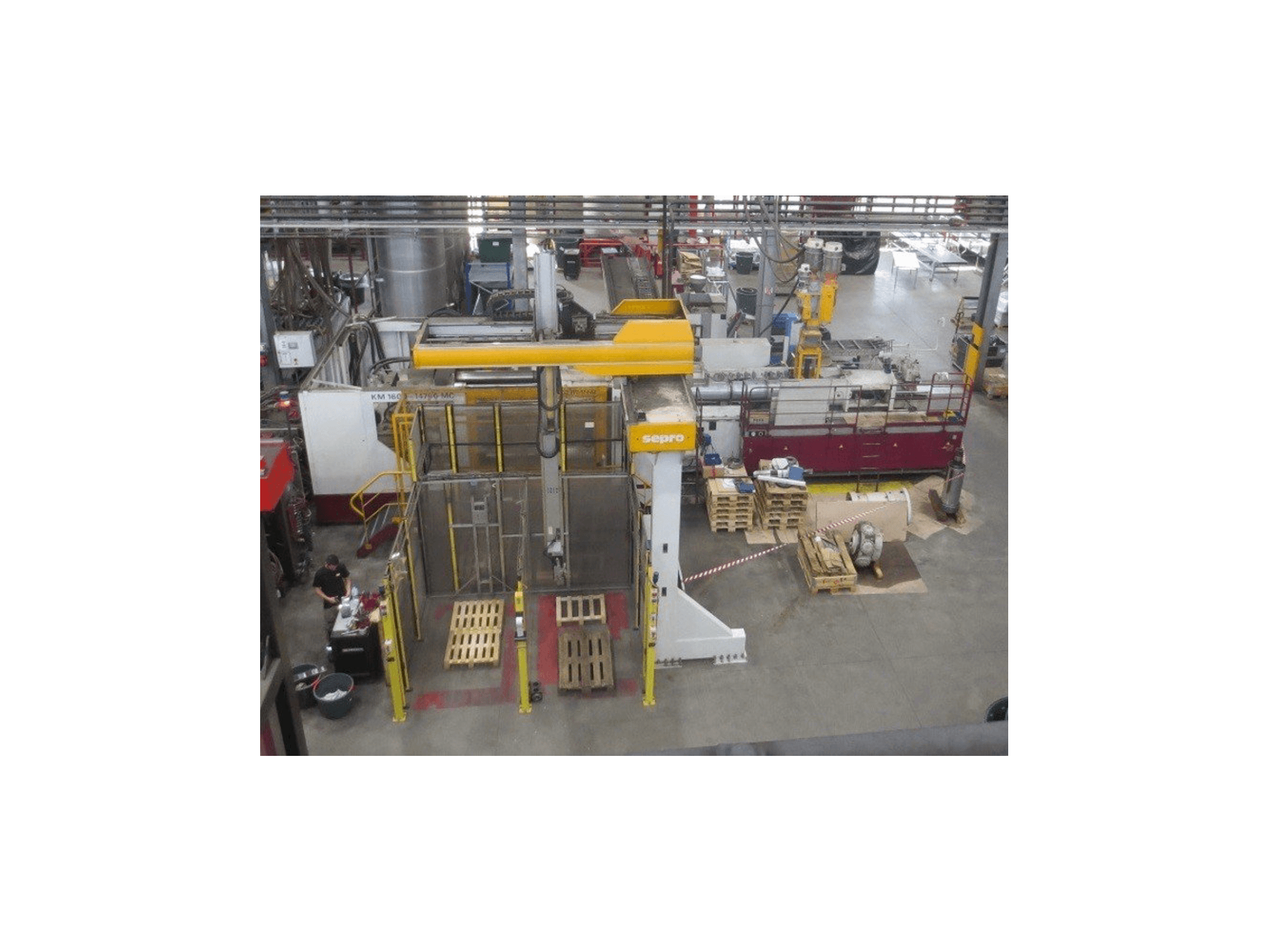 Frontansicht der Krauss Maffei KM 1600 MC SP 14700 Maschine