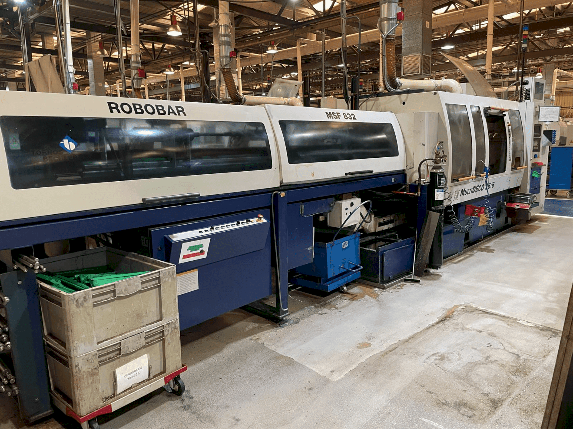 Frontansicht der Tornos-Bechler MultiDeco 26-6 Maschine