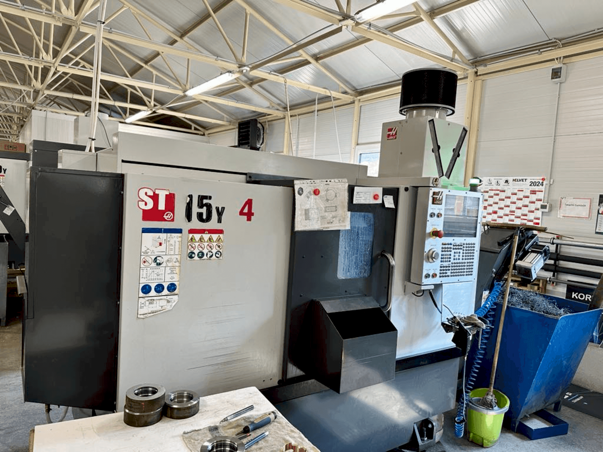 Frontansicht der HAAS ST-15Y Maschine