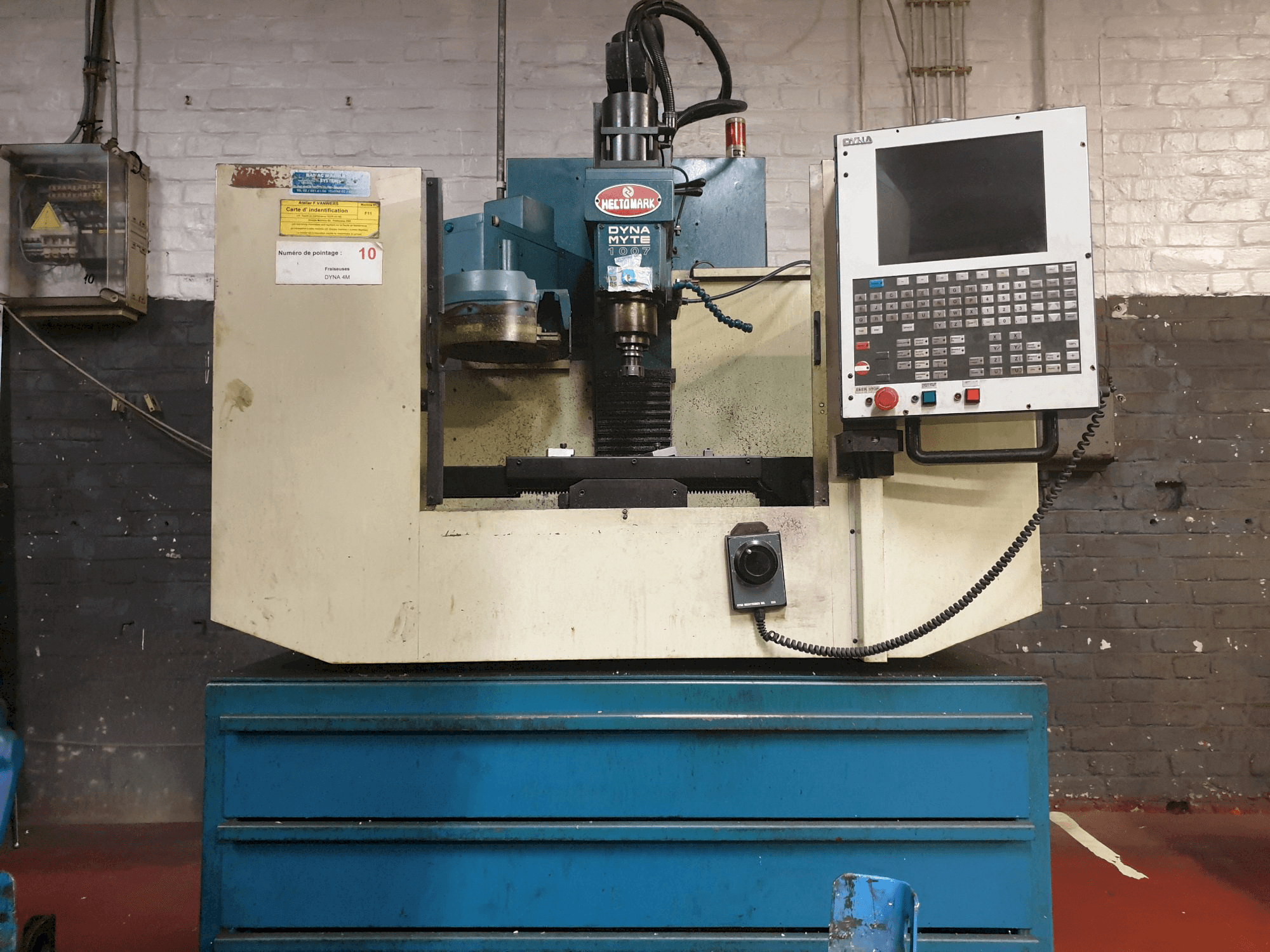 Frontansicht der Dyna DM1007 Maschine