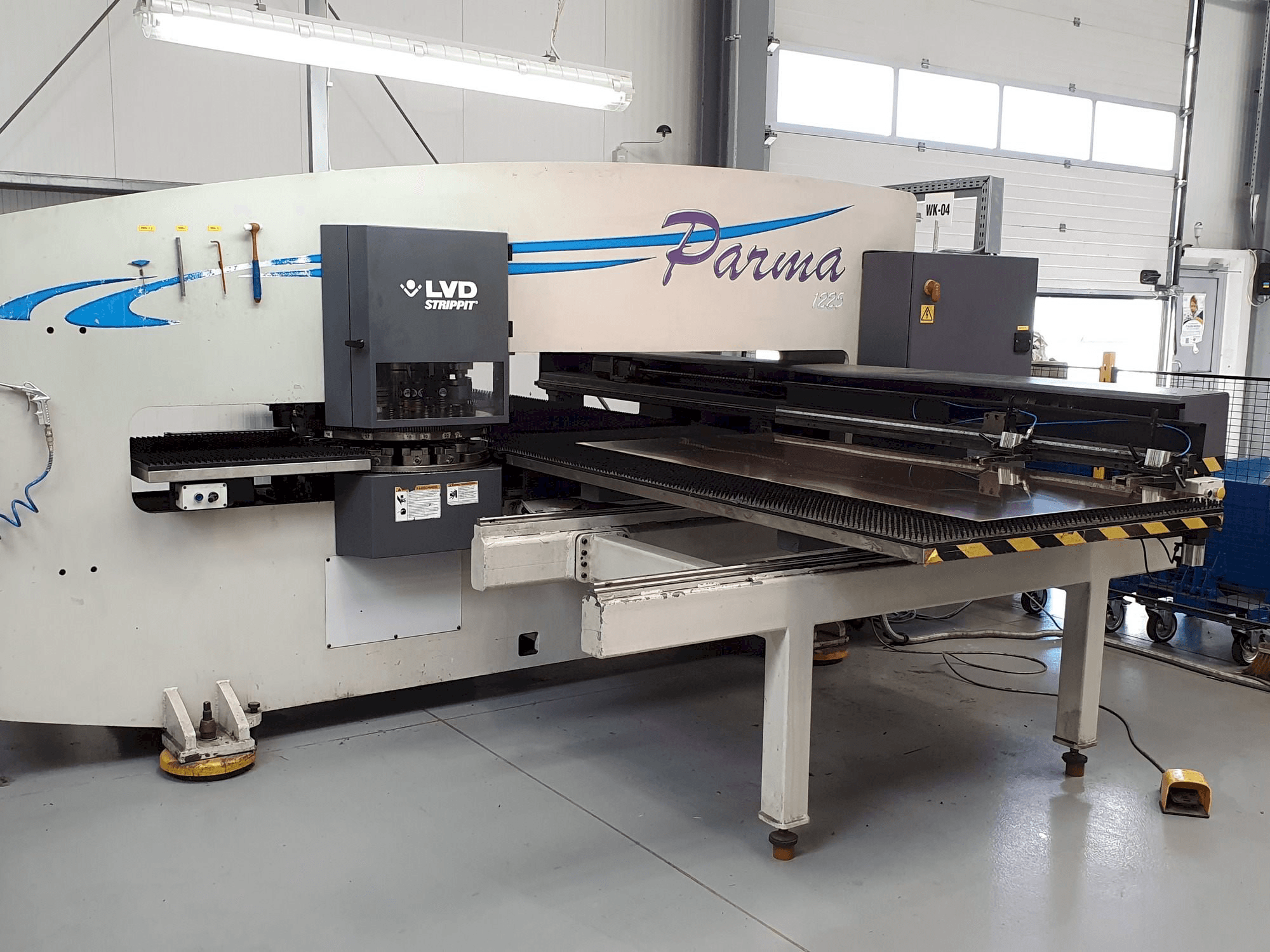 Frontansicht der LVD PARMA 1225 TK Maschine