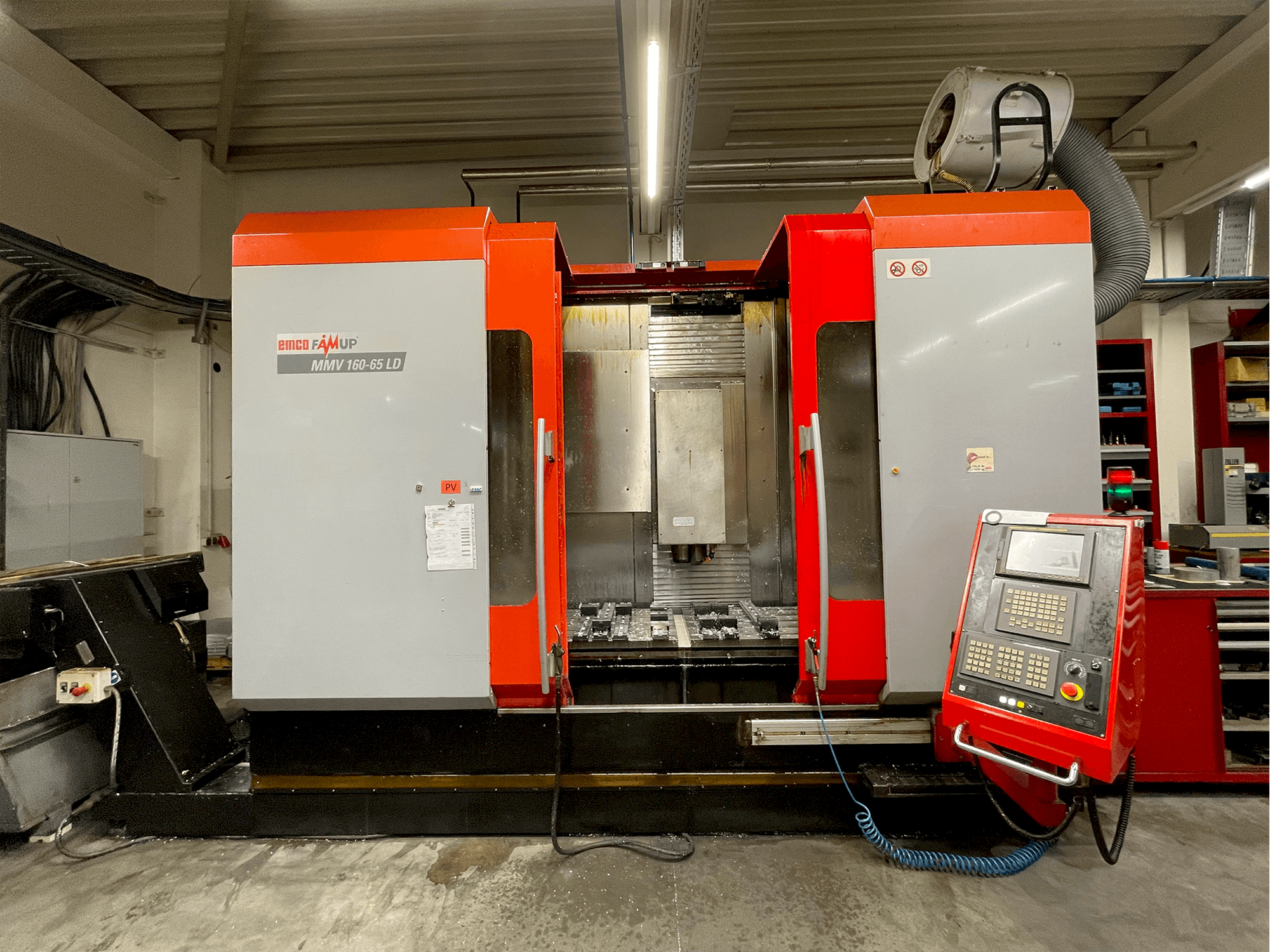 Frontansicht der EMCO Famup MMV-160-65LD Maschine