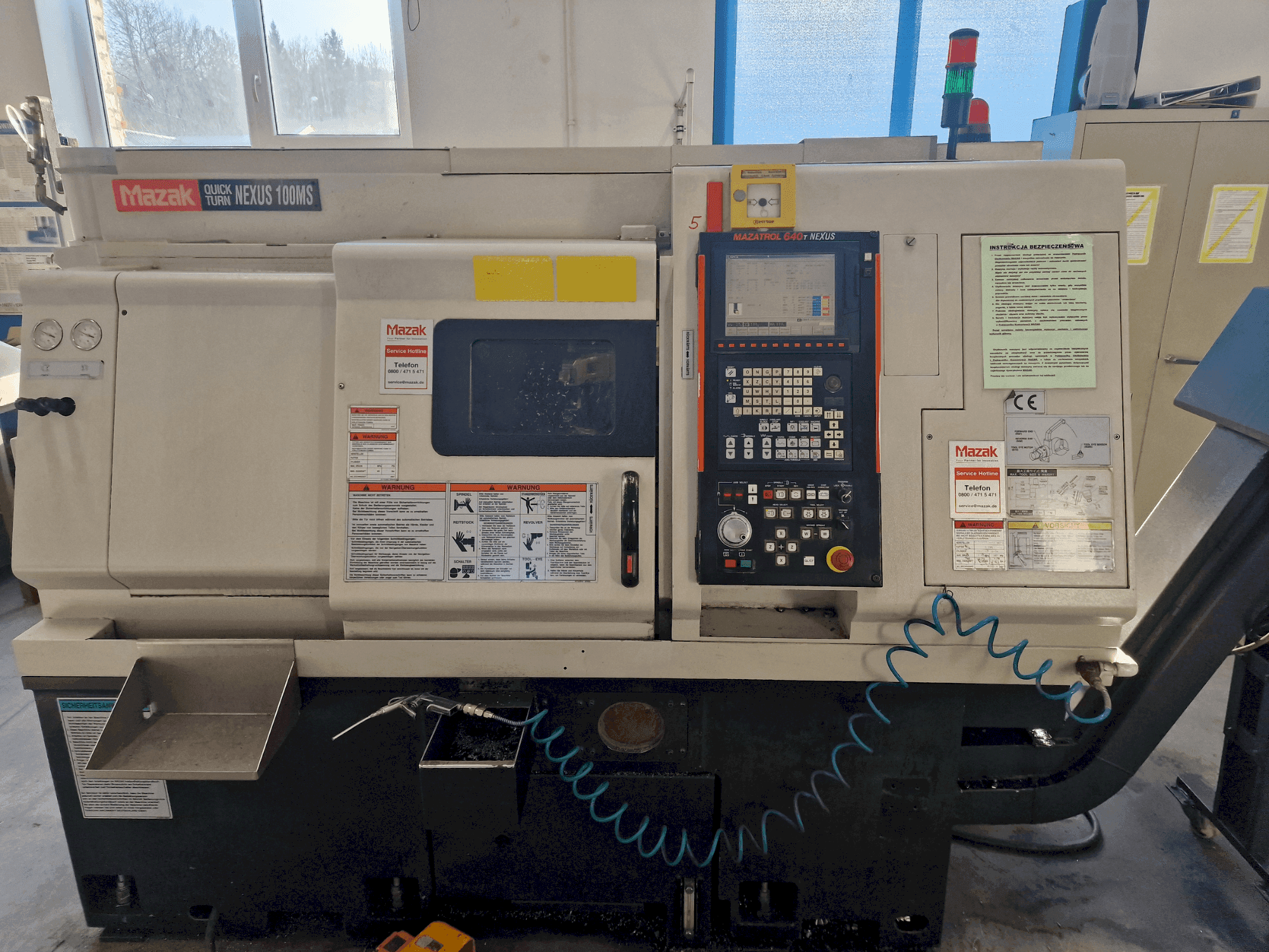 Frontansicht der Mazak QTN-100MS Maschine