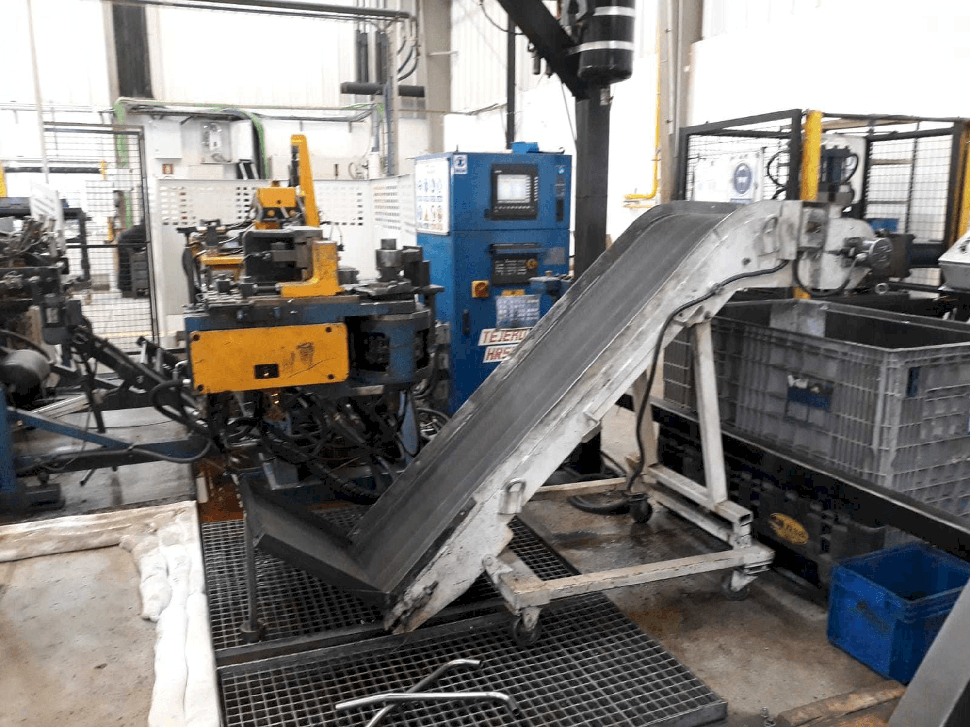 Frontansicht der Tejero HR-50-CNC Maschine