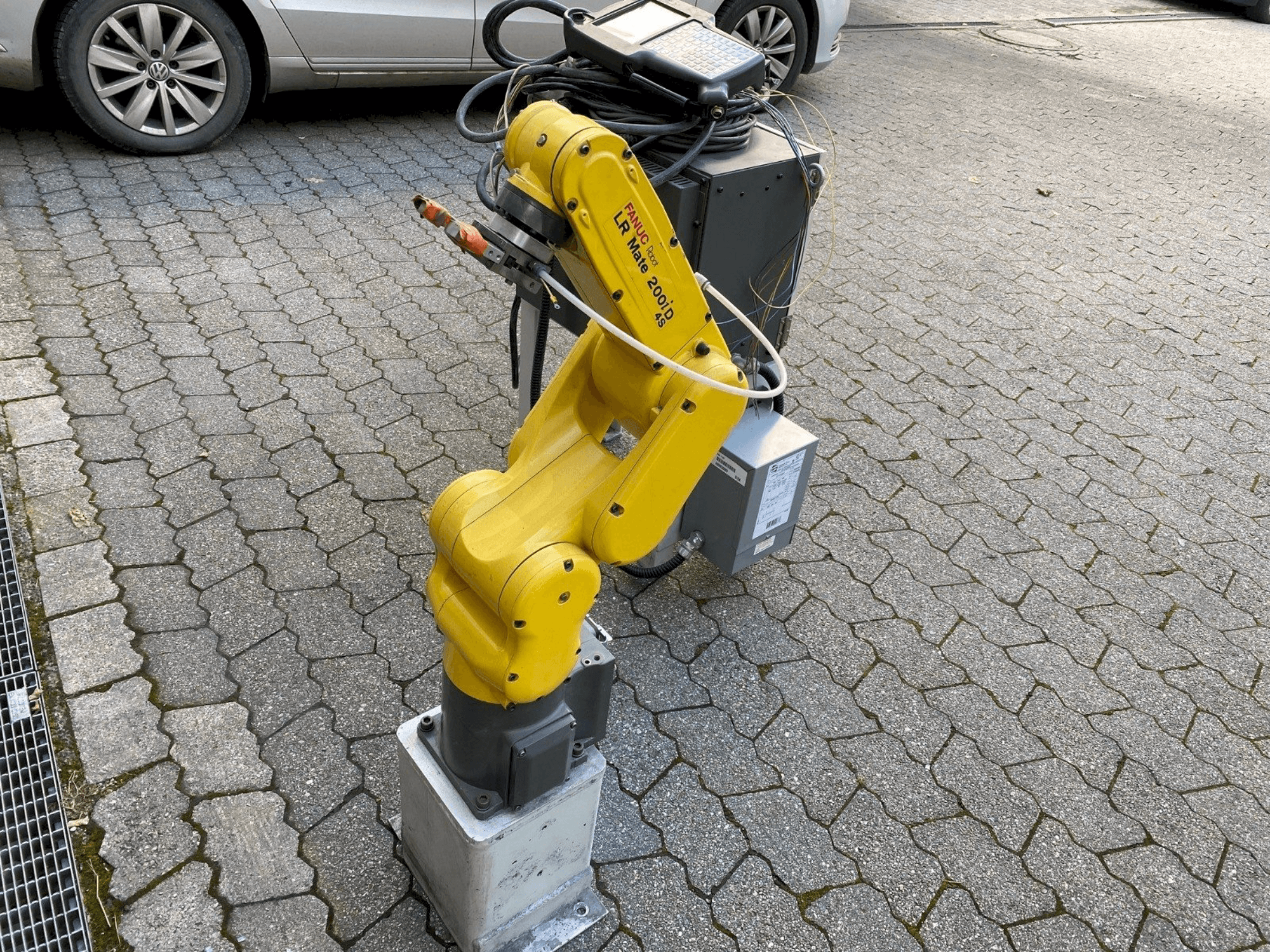 Frontansicht der FANUC LR Mate 200iD/4S Maschine