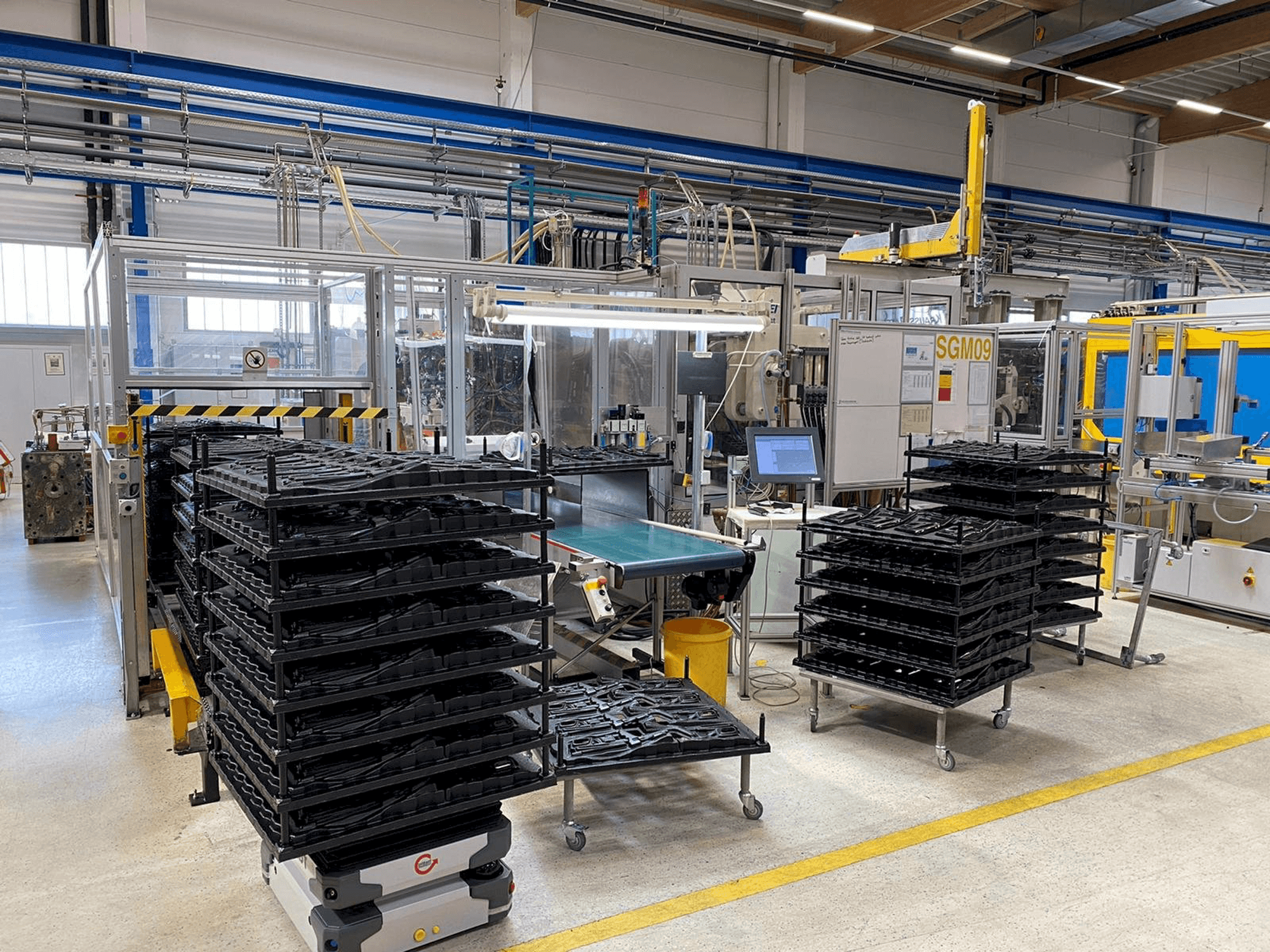 Frontansicht der Krauss Maffei 650-1900-520 CZ Multinject Maschine