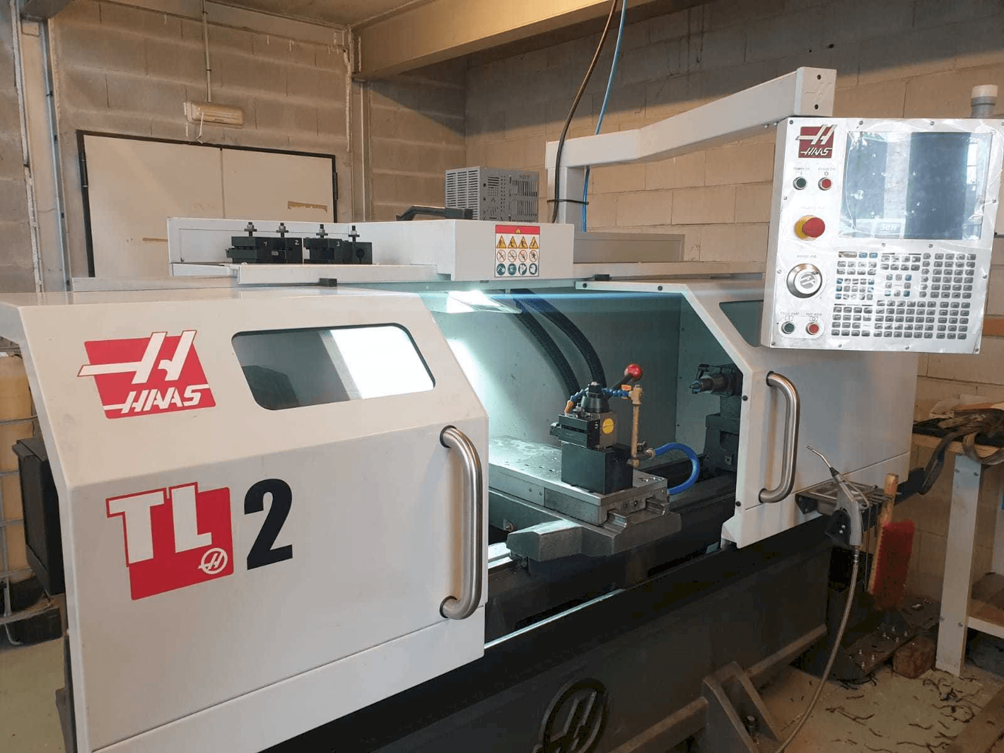 Frontansicht der HAAS TL-2 Maschine