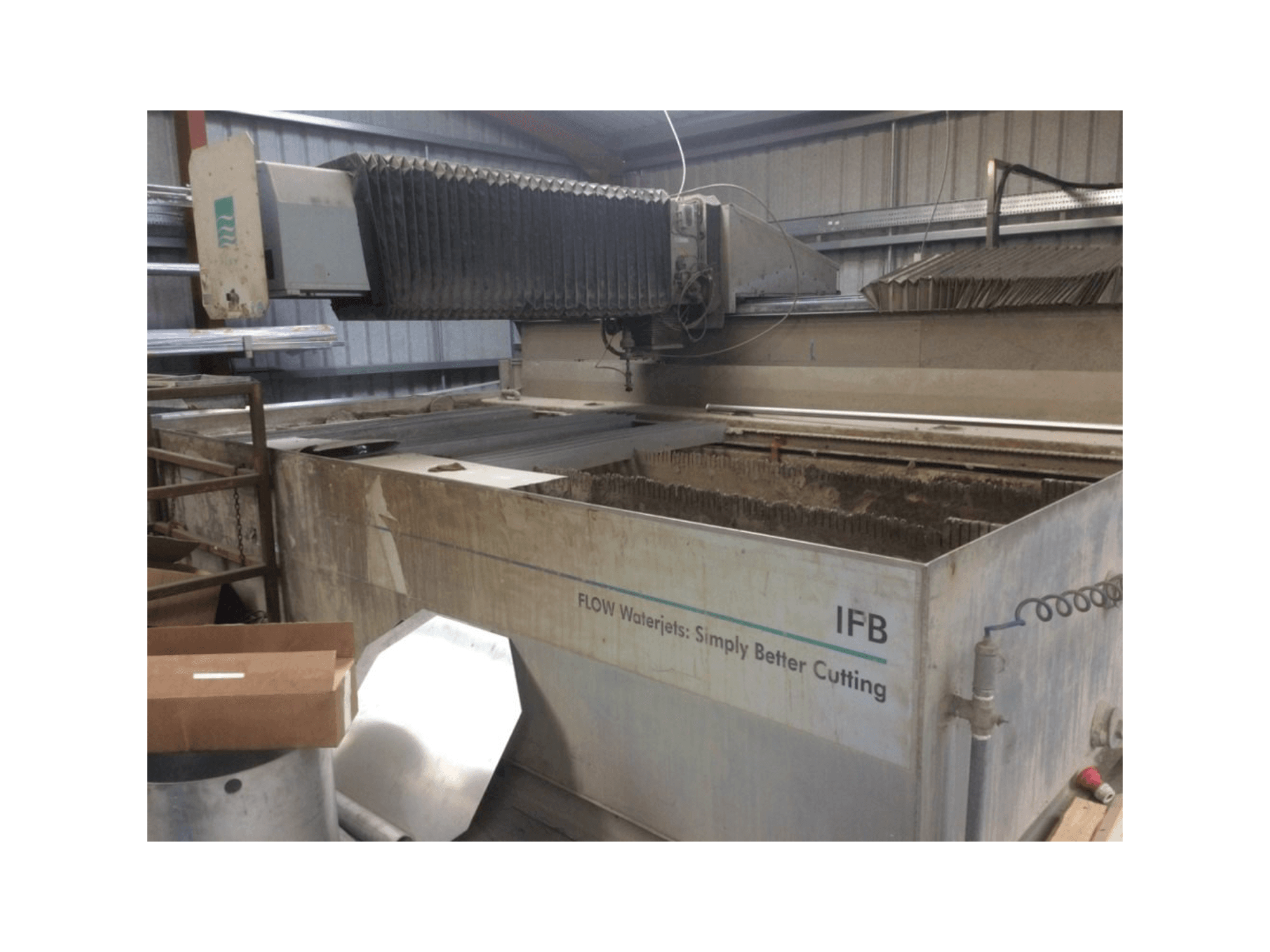 Frontansicht der Flow IFB 713633-1 Maschine