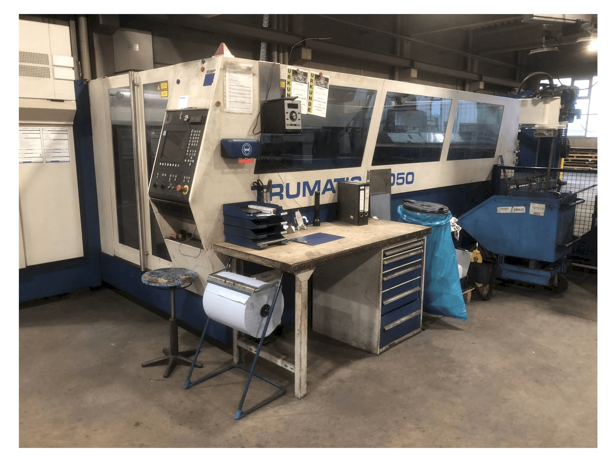 Frontansicht der TRUMPF Trumatic L3050 Maschine
