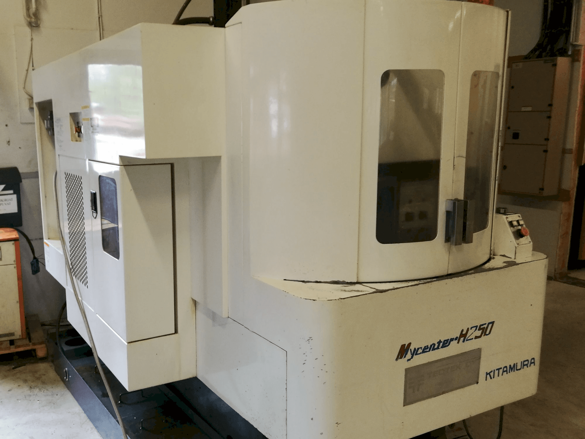 Rechte Seitenansicht der Kitamura Mycenter H250 Maschine