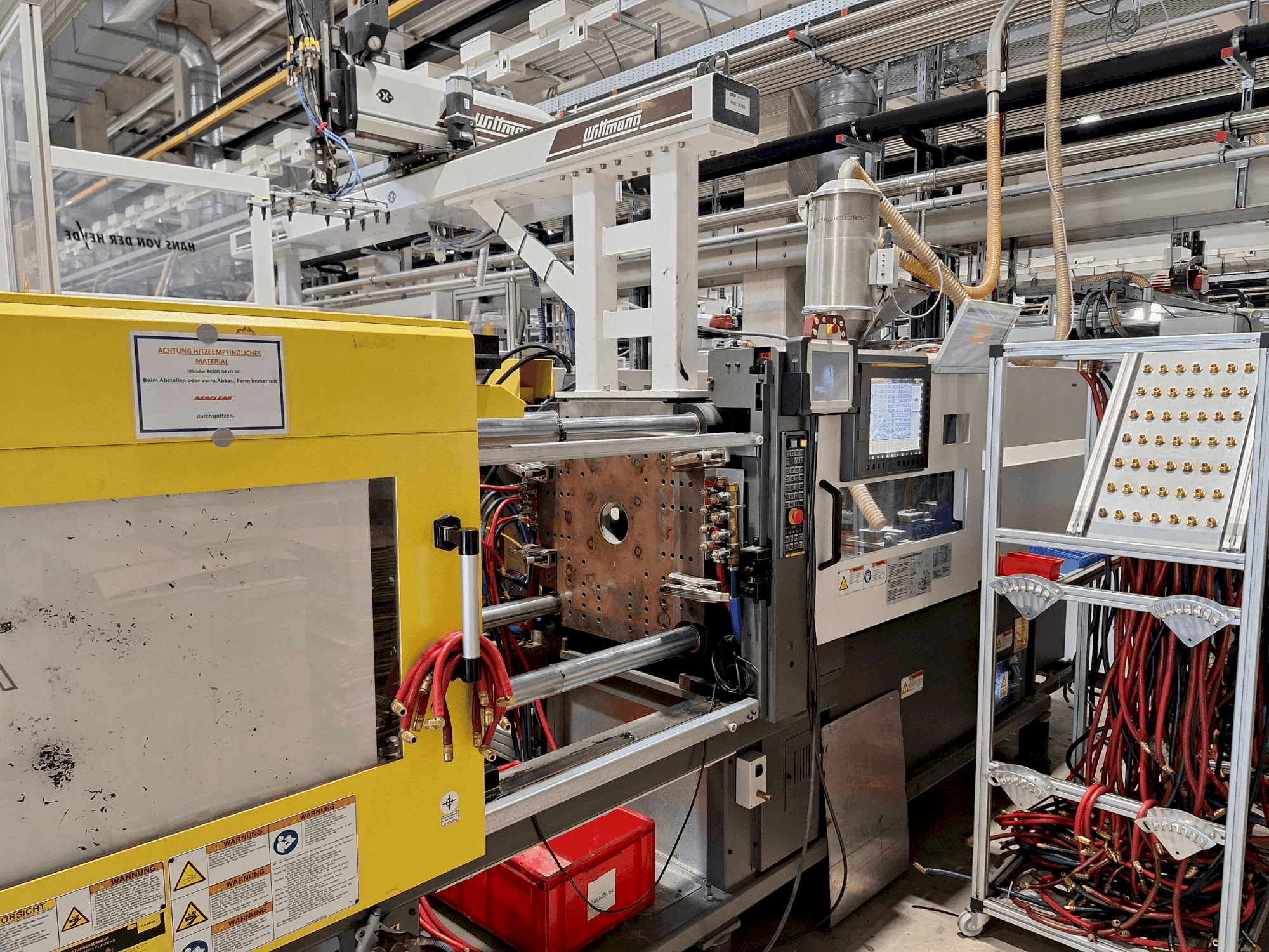 Frontansicht der FANUC Roboshot S130iA Maschine