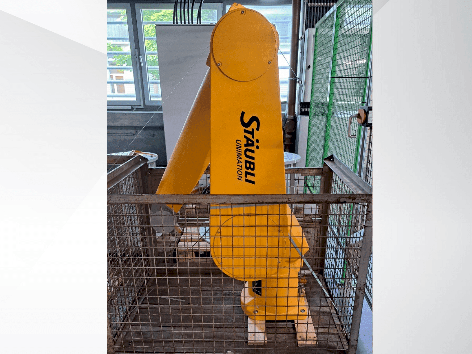 Frontansicht der STAUBLI RX160 L Maschine