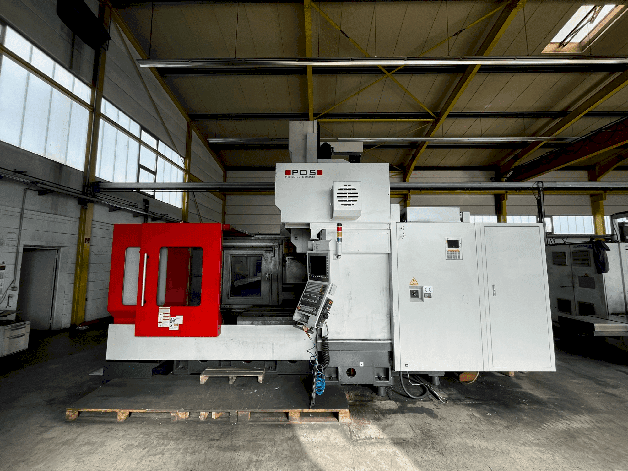 Frontansicht der POSmill E 2050 Maschine