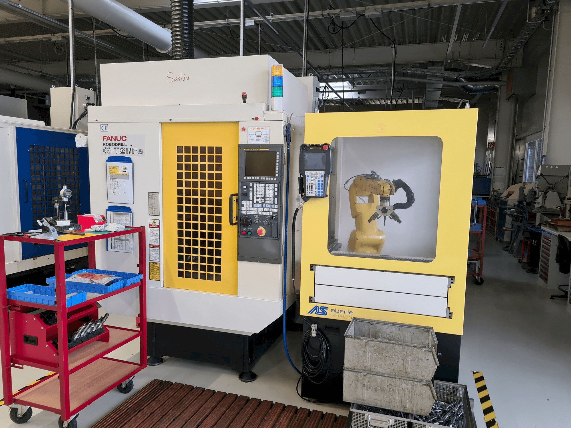 Frontansicht der FANUC Robodrill ALPHA T21iFA Maschine