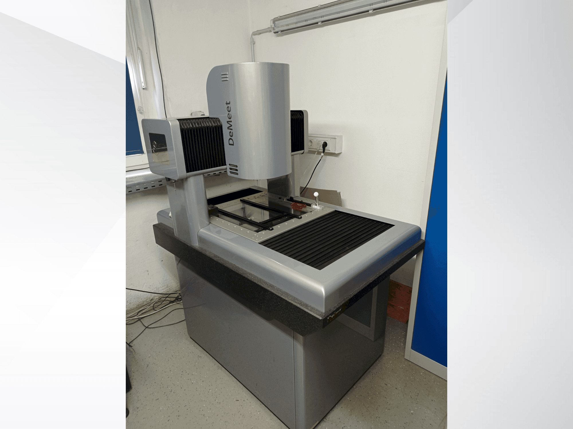 Front view of SCHUT DeMeet 404 machine