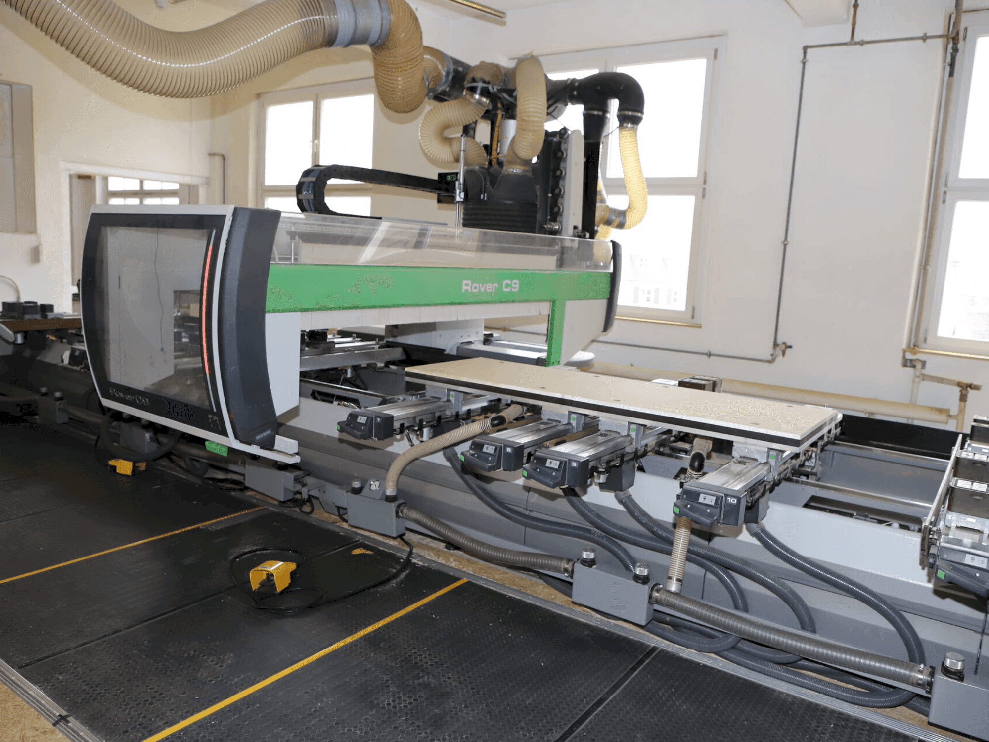 Frontansicht der BIESSE ROVER C 9.65 Maschine