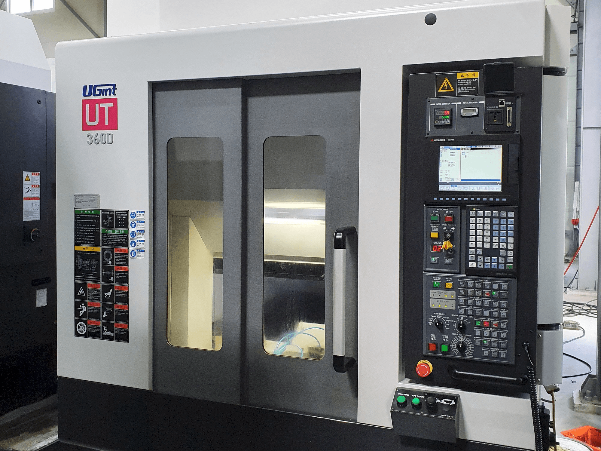 Frontansicht der UGINT UT360D Maschine