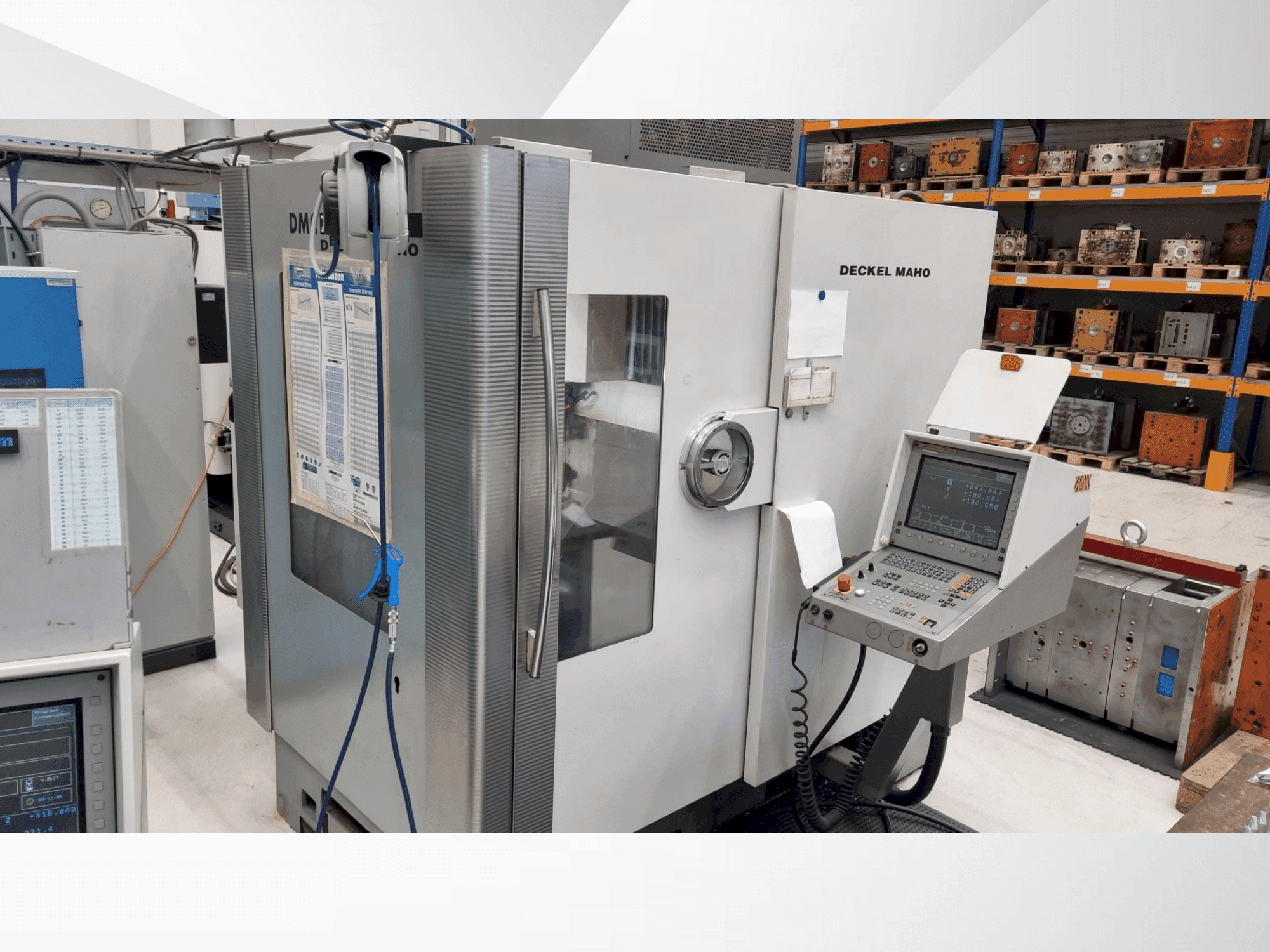 Frontansicht der DECKEL MAHO DMC 70 V Maschine
