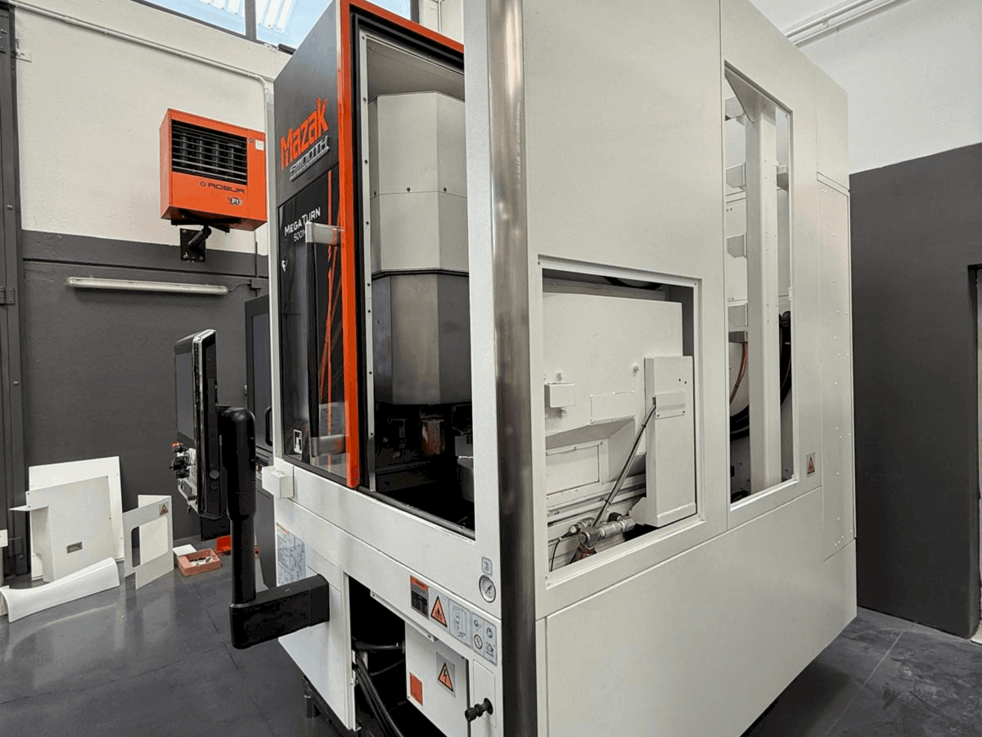 Frontansicht der Mazak Megaturn 500 MS Maschine