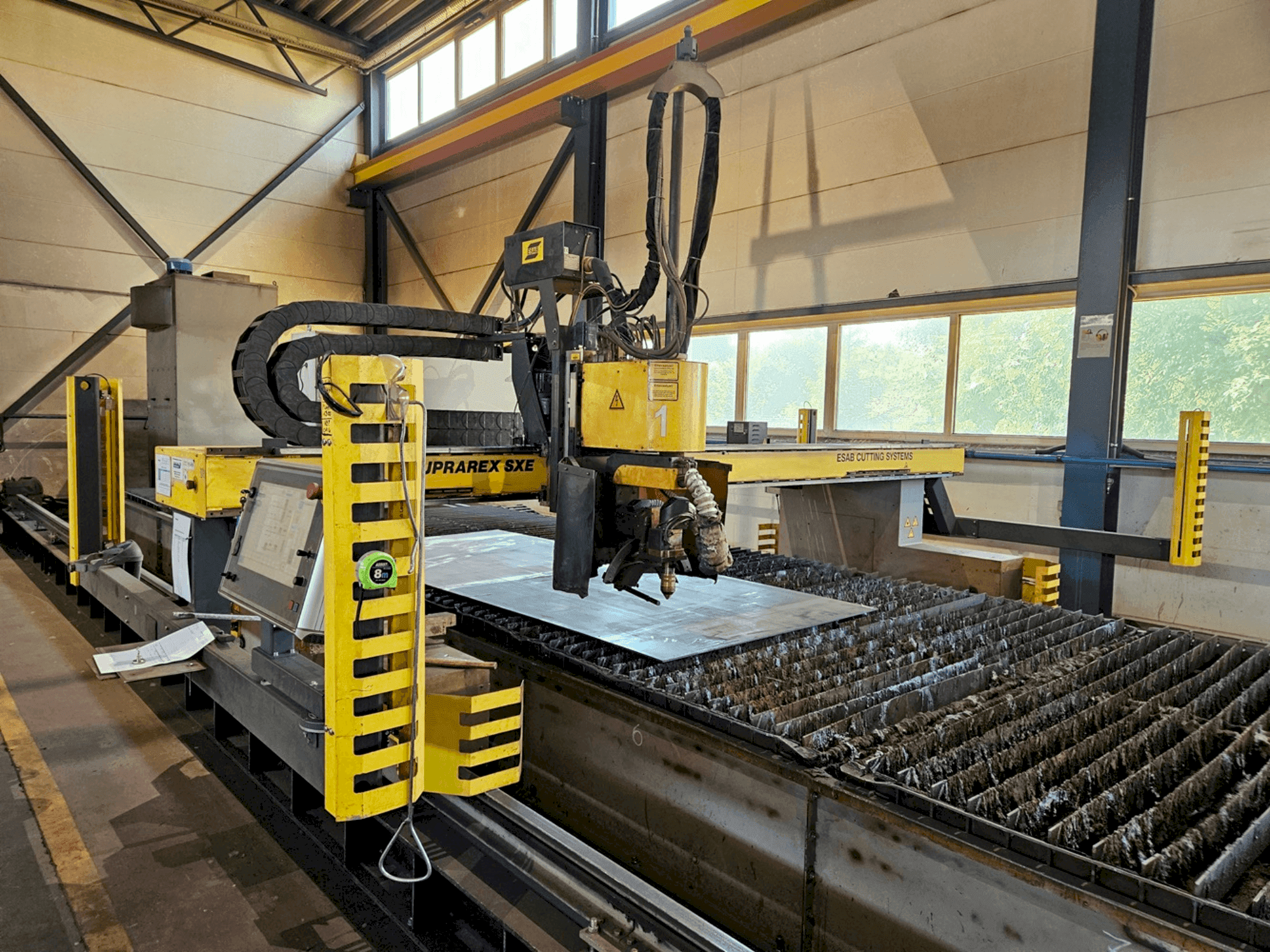 Front view of ESAB Suprarex SXE HD 4000 230 V machine