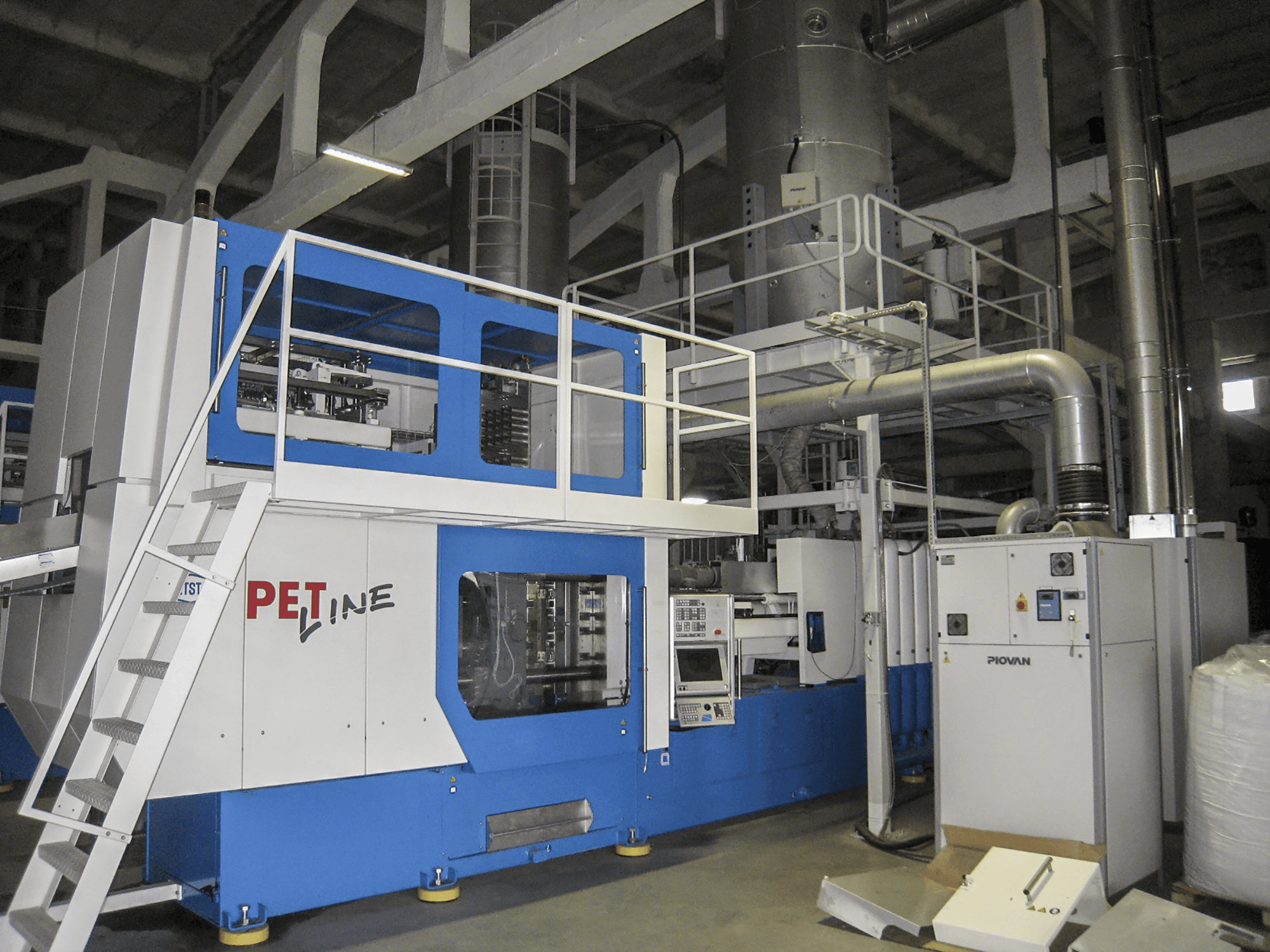 Frontansicht der Netstal PET-LINE 2000-3700E Maschine