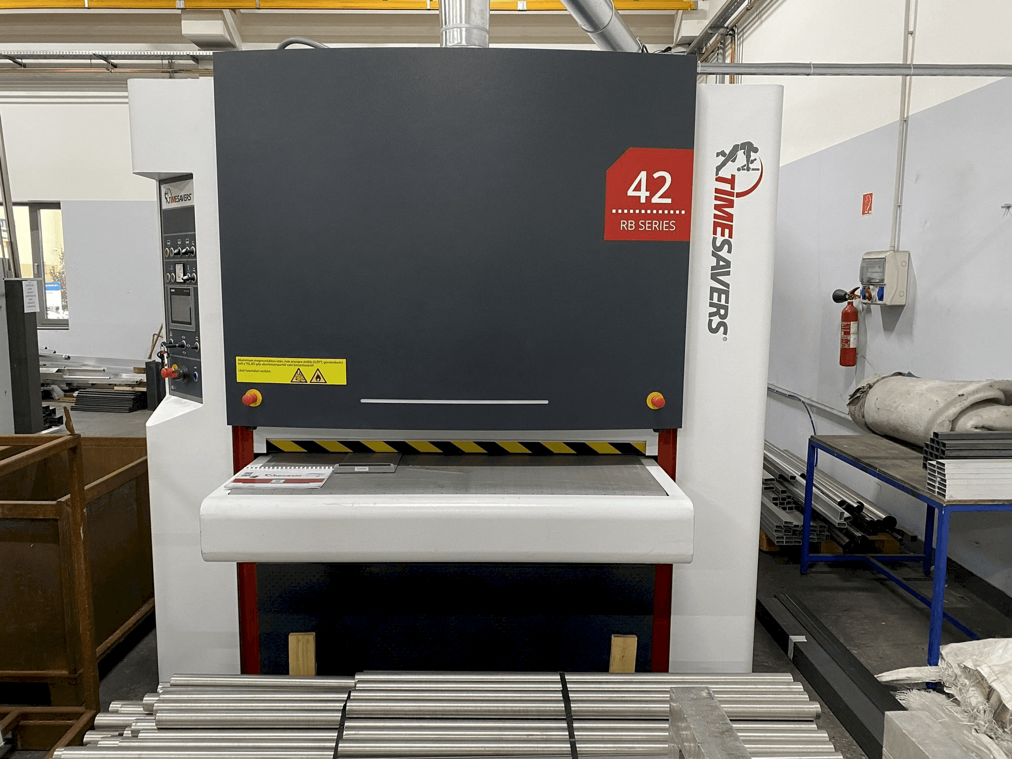 Frontansicht der TIMESAVERS 42-SERIE-1350-WRB Maschine