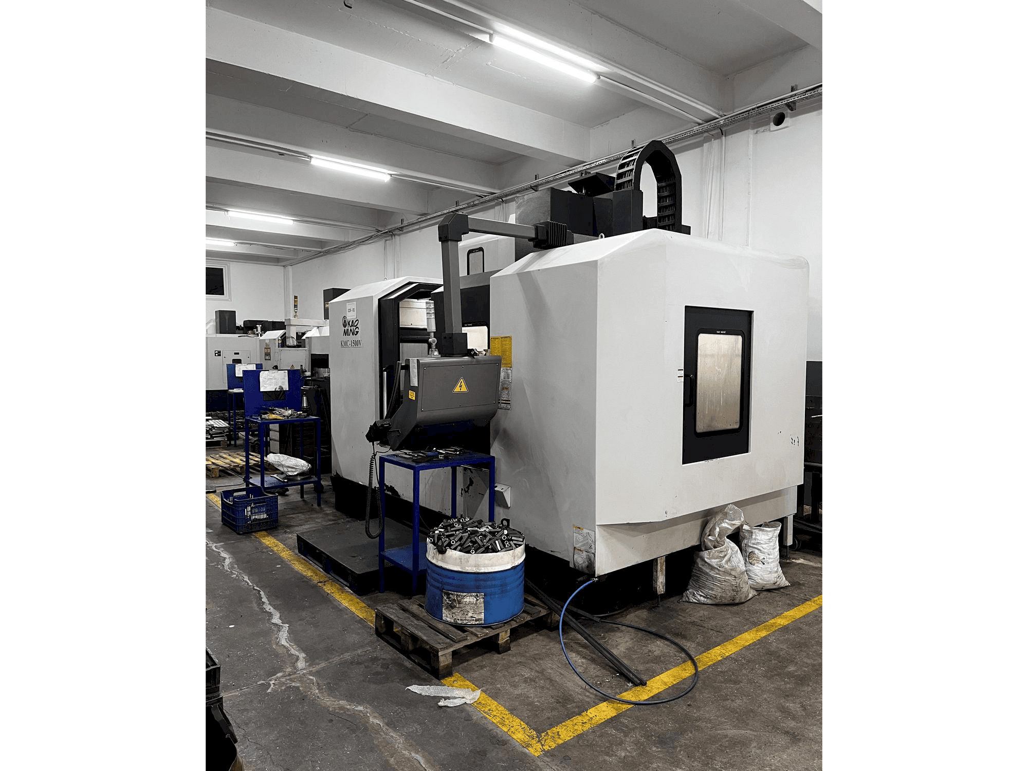 Frontansicht der KAOMING KMC 1500V Maschine