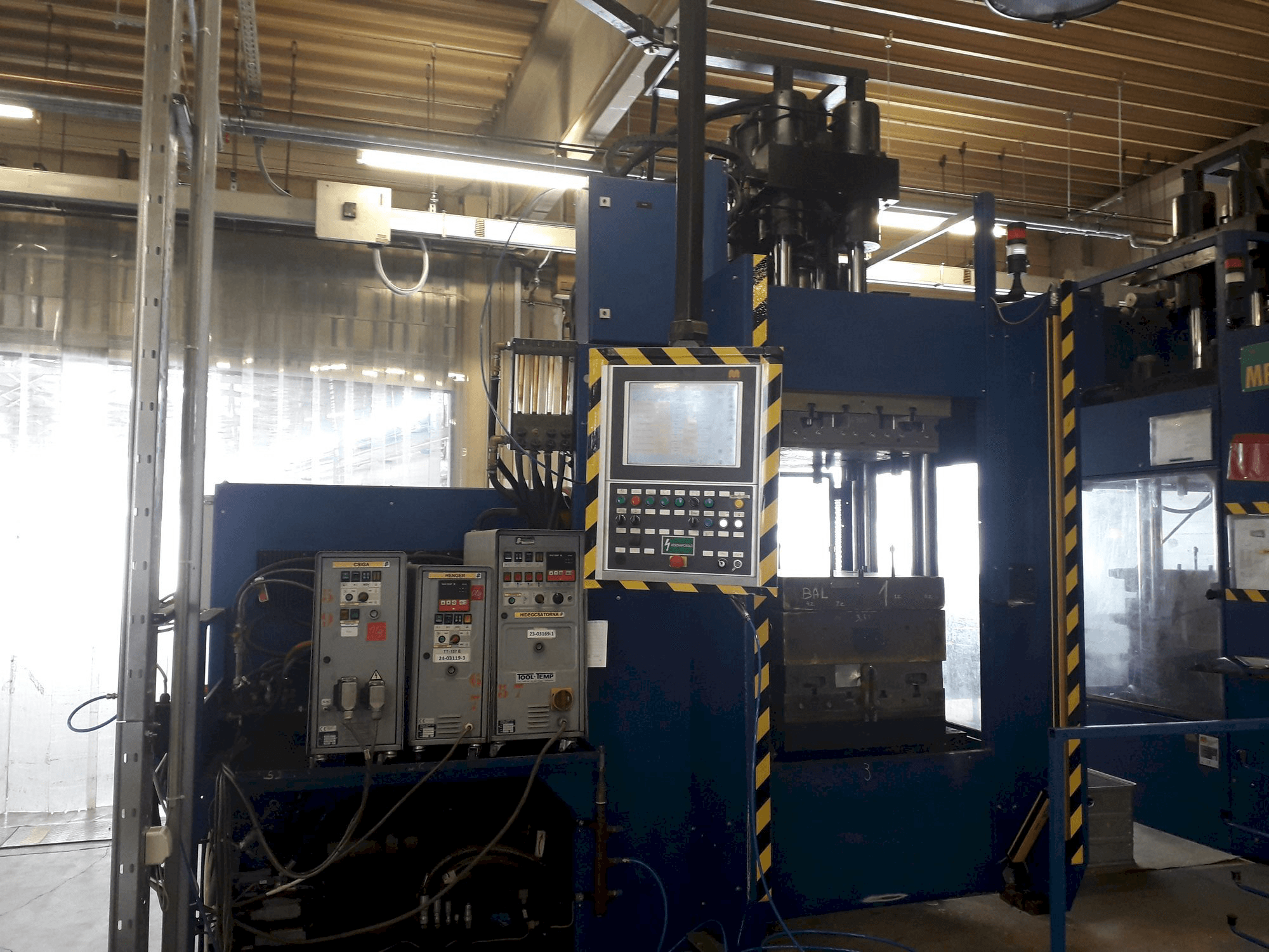 Frontansicht der MAPLAN MTF2000/250 Maschine