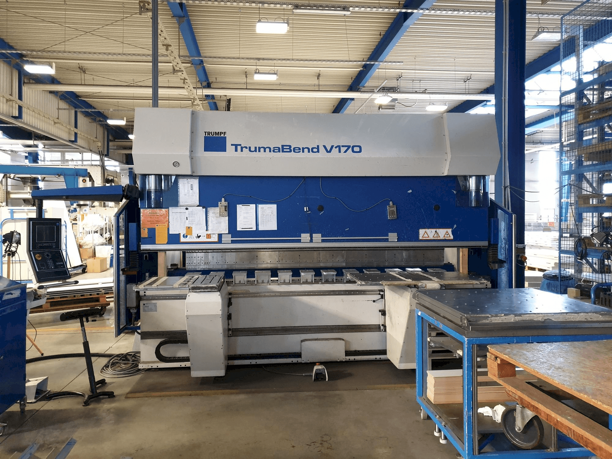 Frontansicht der Trumpf TrumaBend V170 Maschine