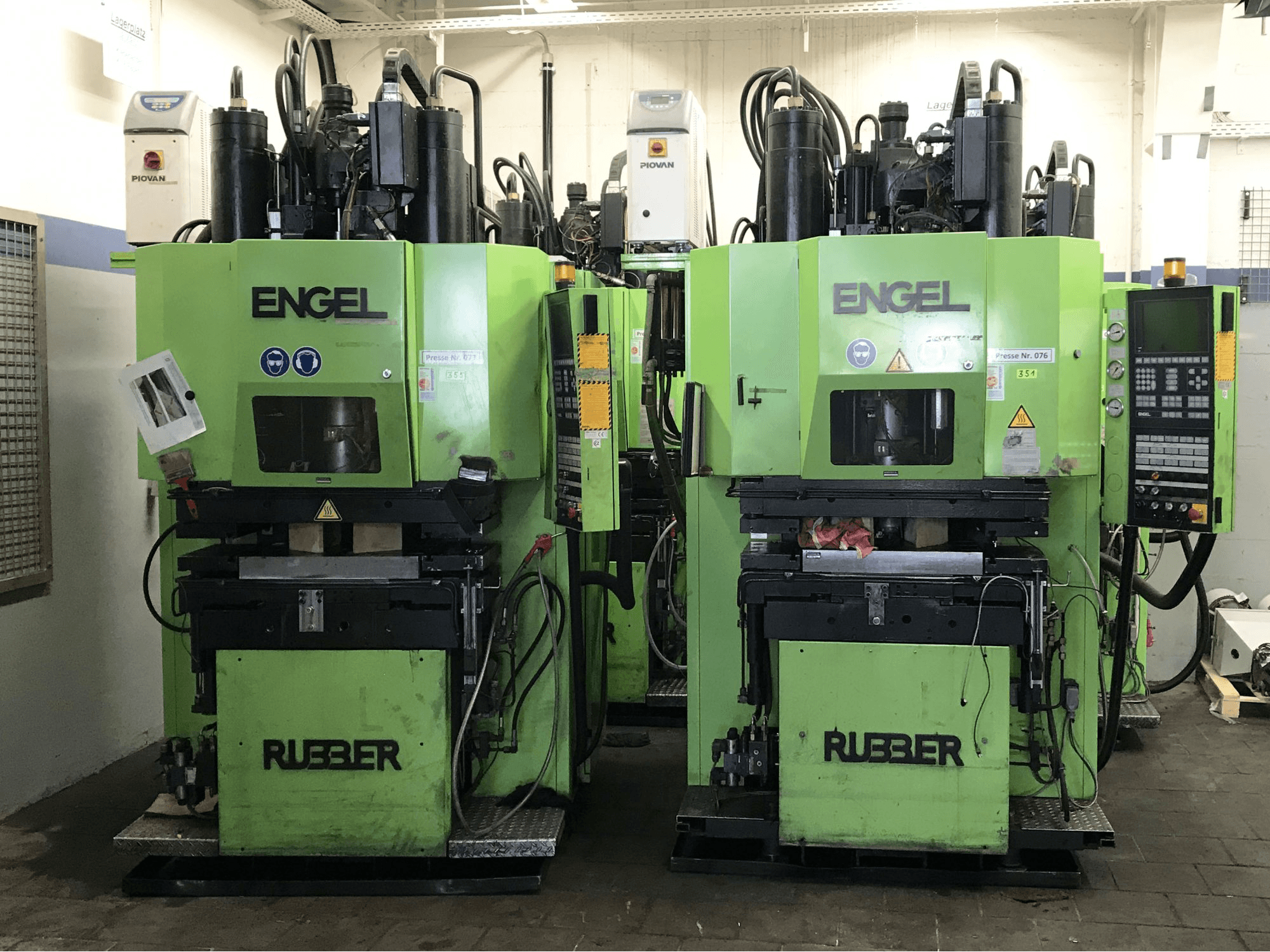 Front view of ENGEL ES 200/45 VHTL Machine