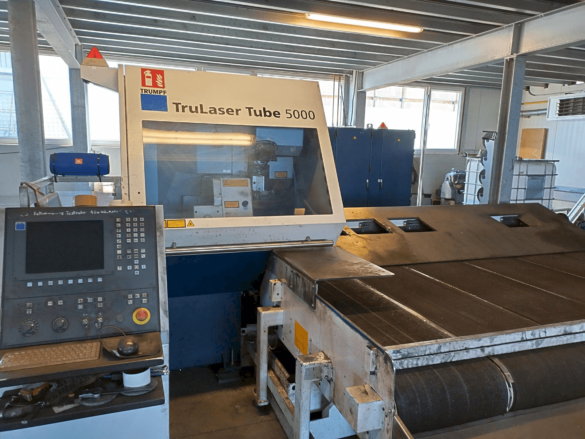Frontansicht der Trumpf TruLaser Tube 5000 Maschine
