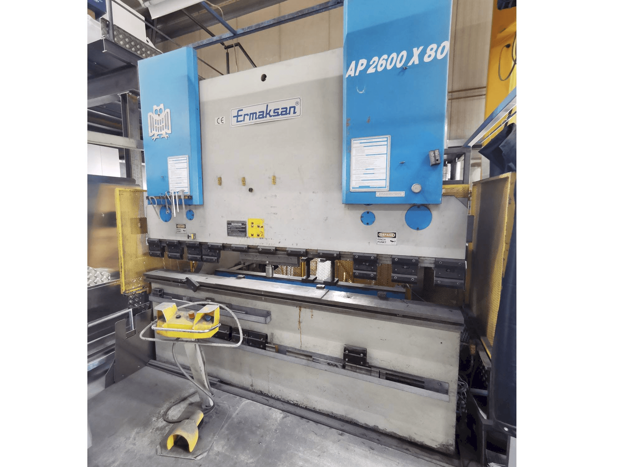 Front view of ERMAKSAN AP 2600 - 80 machine