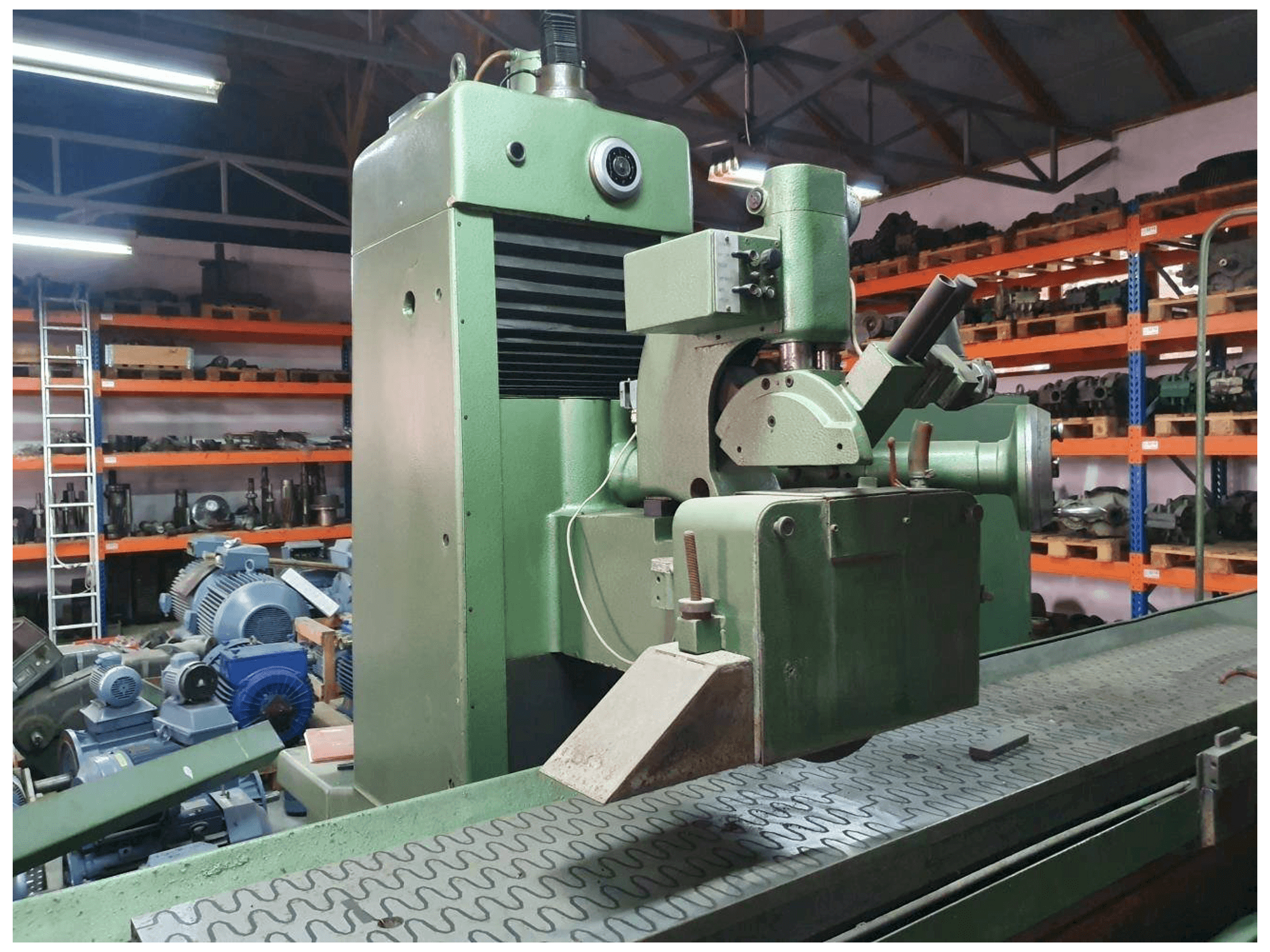 Frontansicht der ELB SCHLIFF SWBD-30 VA II Maschine