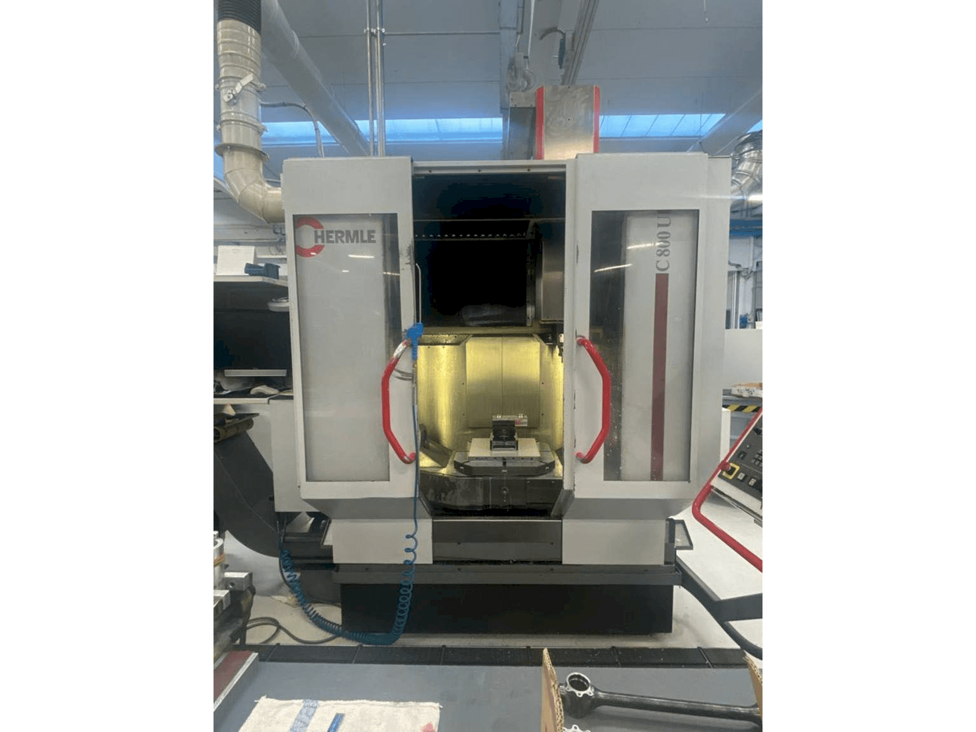 Frontansicht der HERMLE C800U Maschine