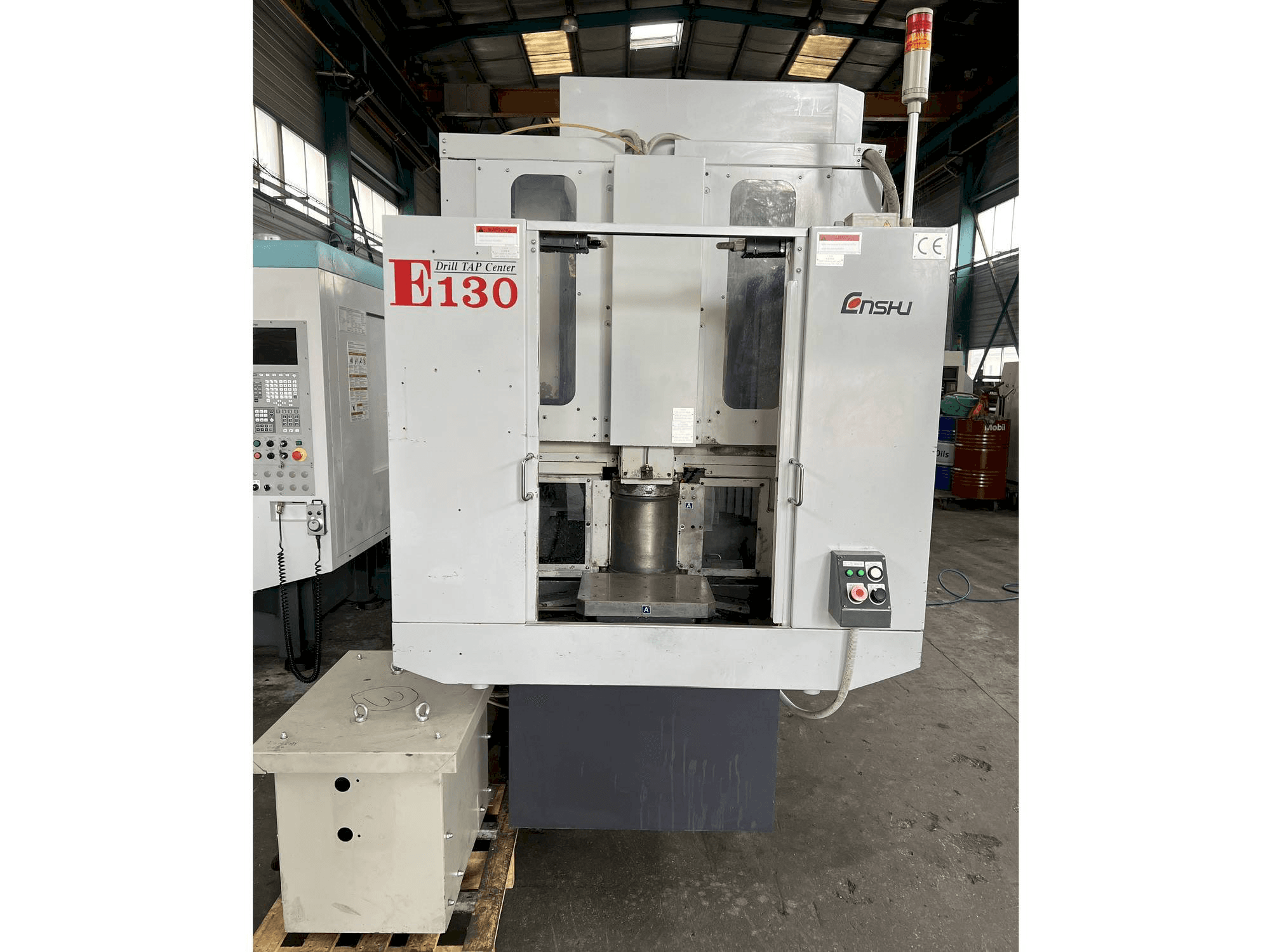 Frontansicht der Enshu E130 Maschine