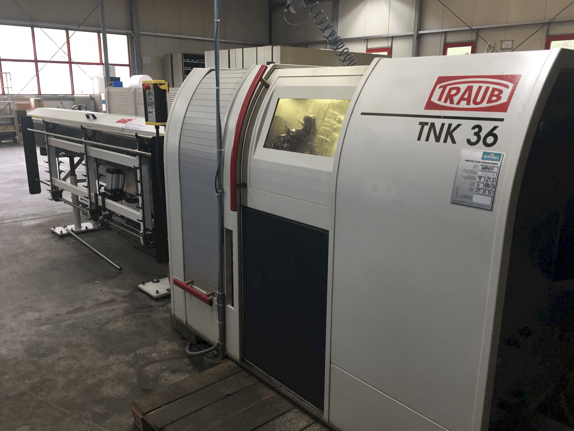 Frontansicht der TRAUB TNK 36 Maschine