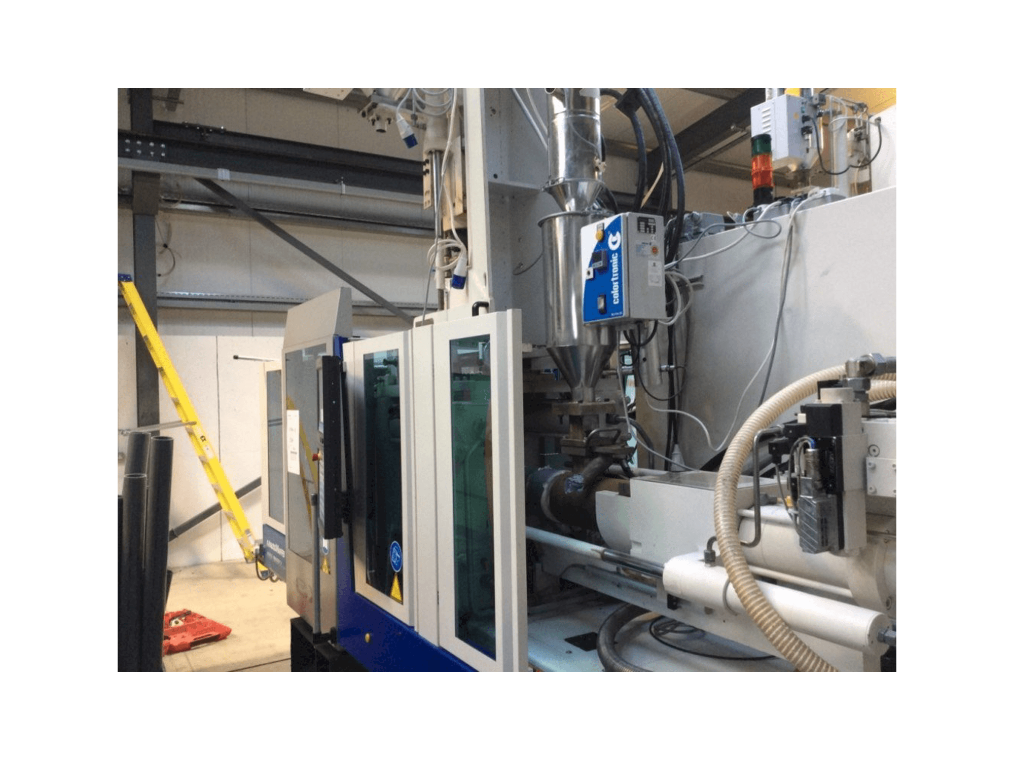 Frontansicht der Krauss Maffei 80-180-55 CX V Maschine