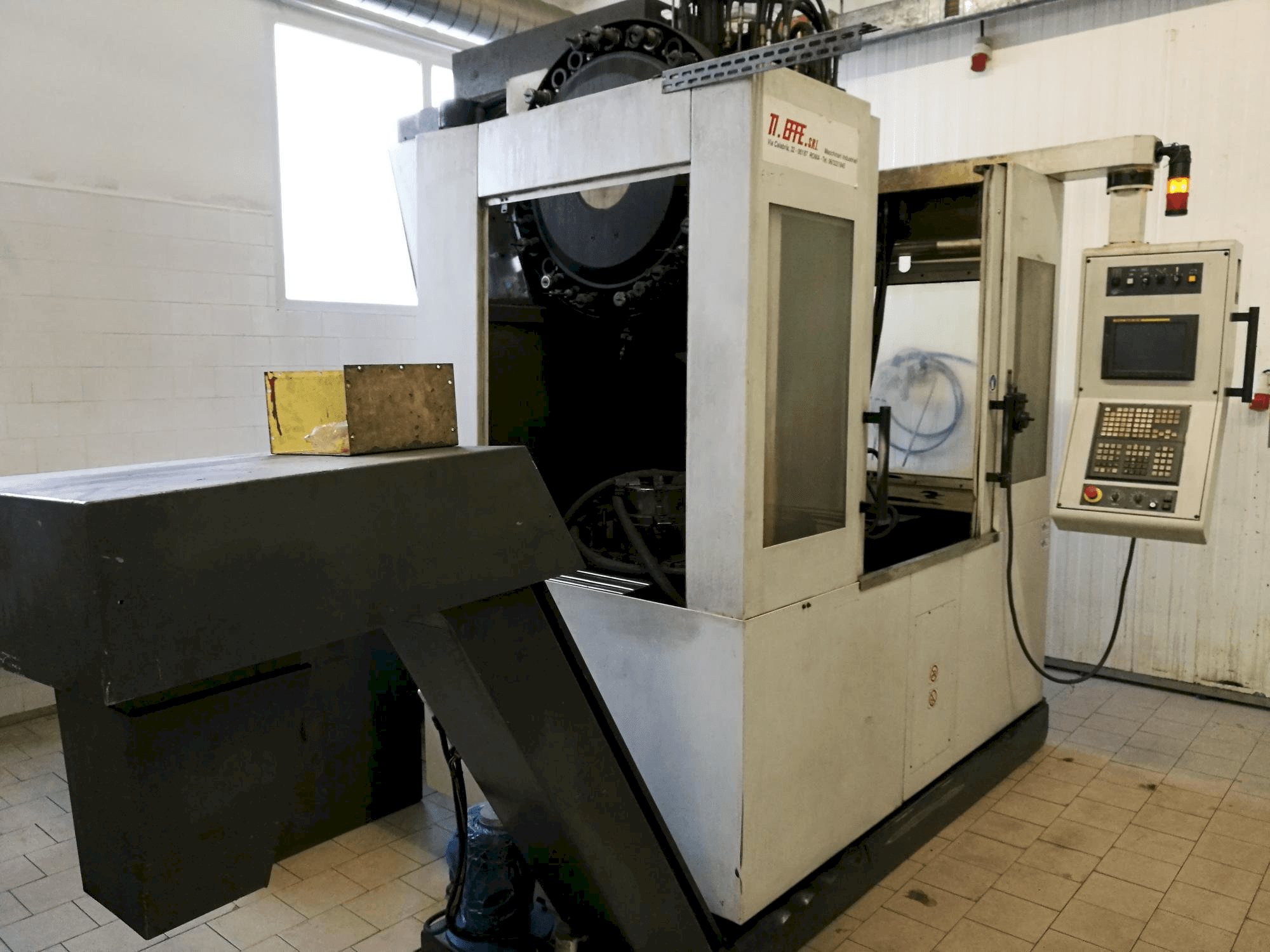 Frontansicht der RMT Kompakt 8 Maschine