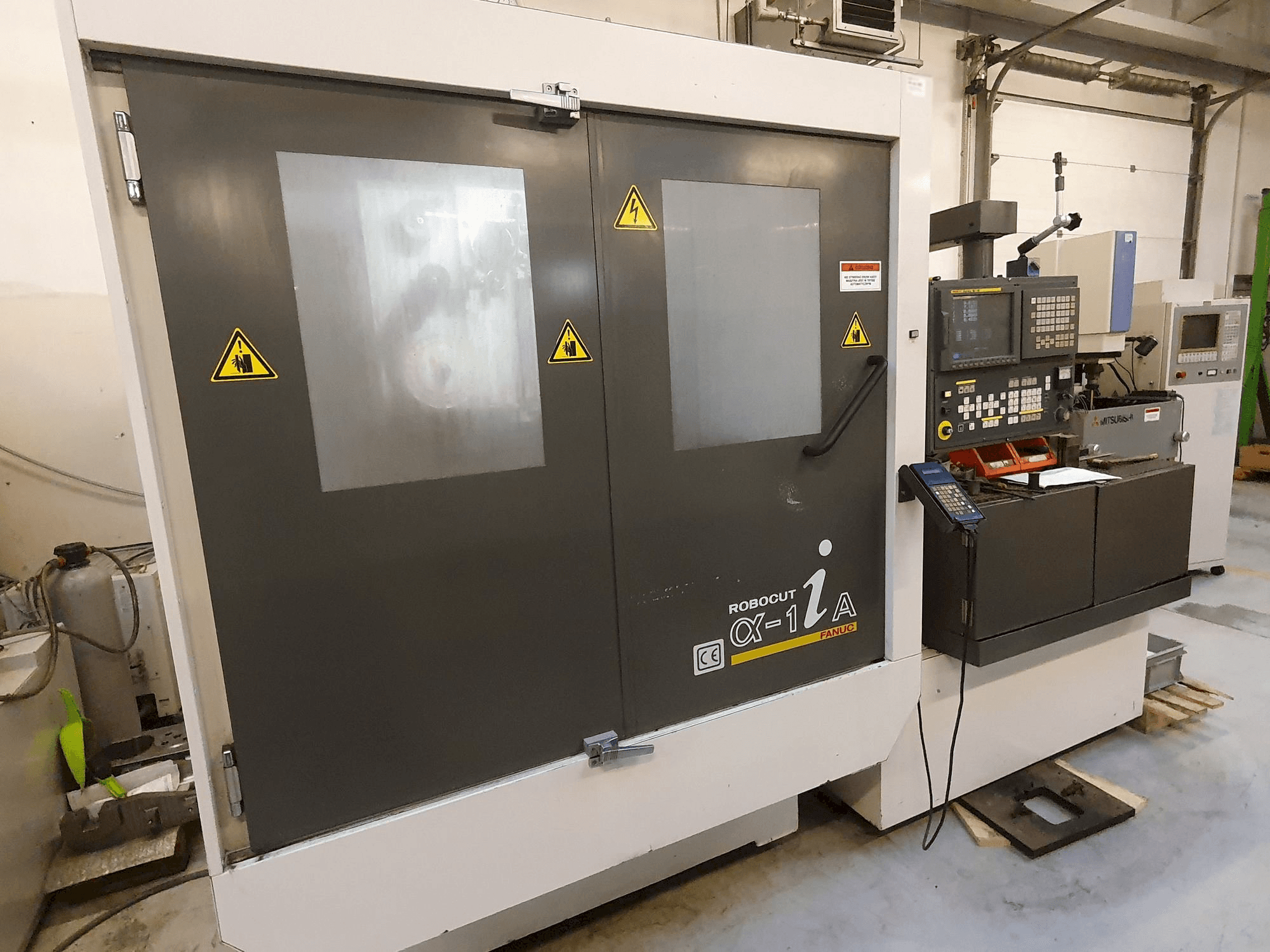 Frontansicht der FANUC Robocut Alpha-1iA Maschine