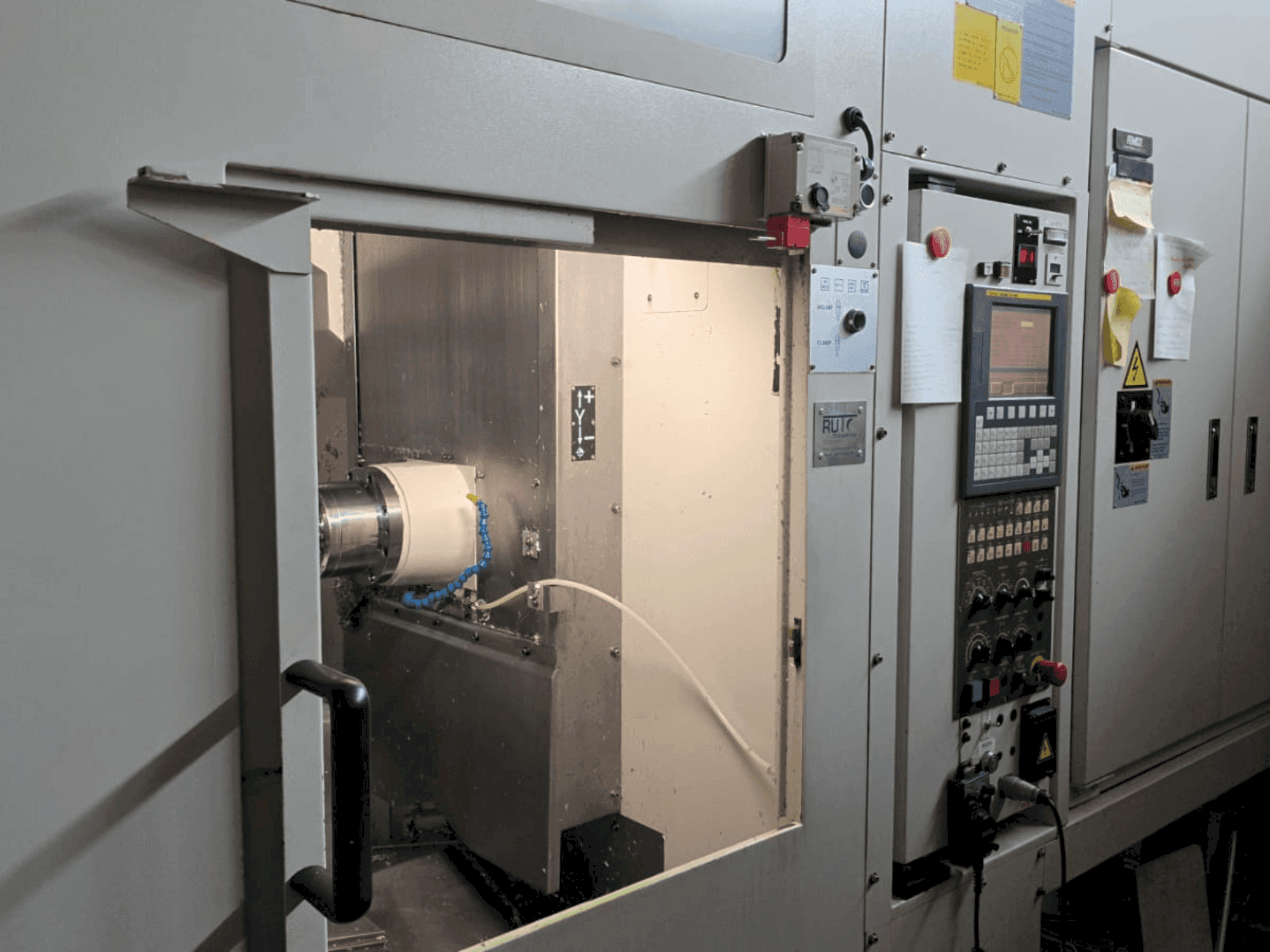 Frontansicht der Tongtai TMH-400 Maschine