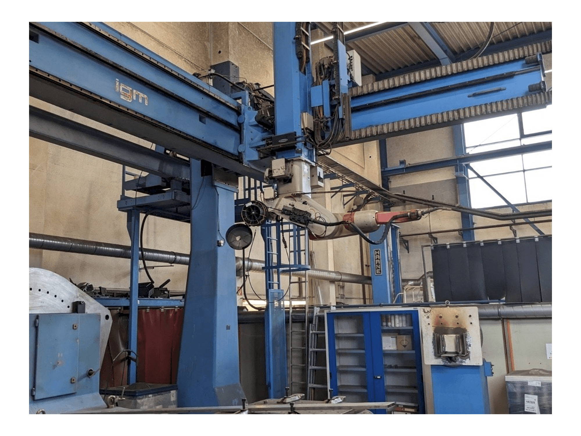 Frontansicht der IGM RTi 300-S Maschine