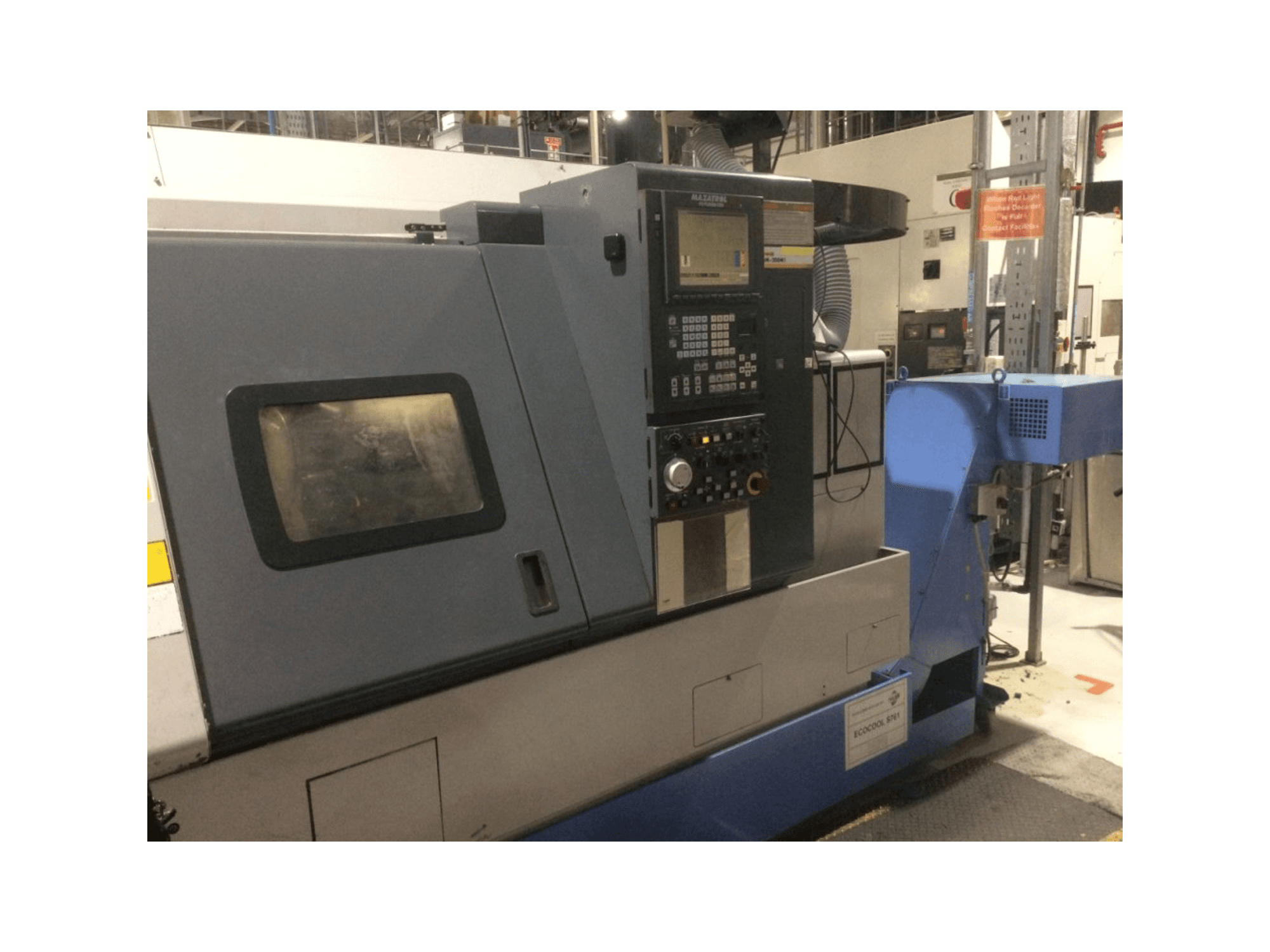 Linke Seitenansicht der Mazak Super Quick Turn 200M Maschine